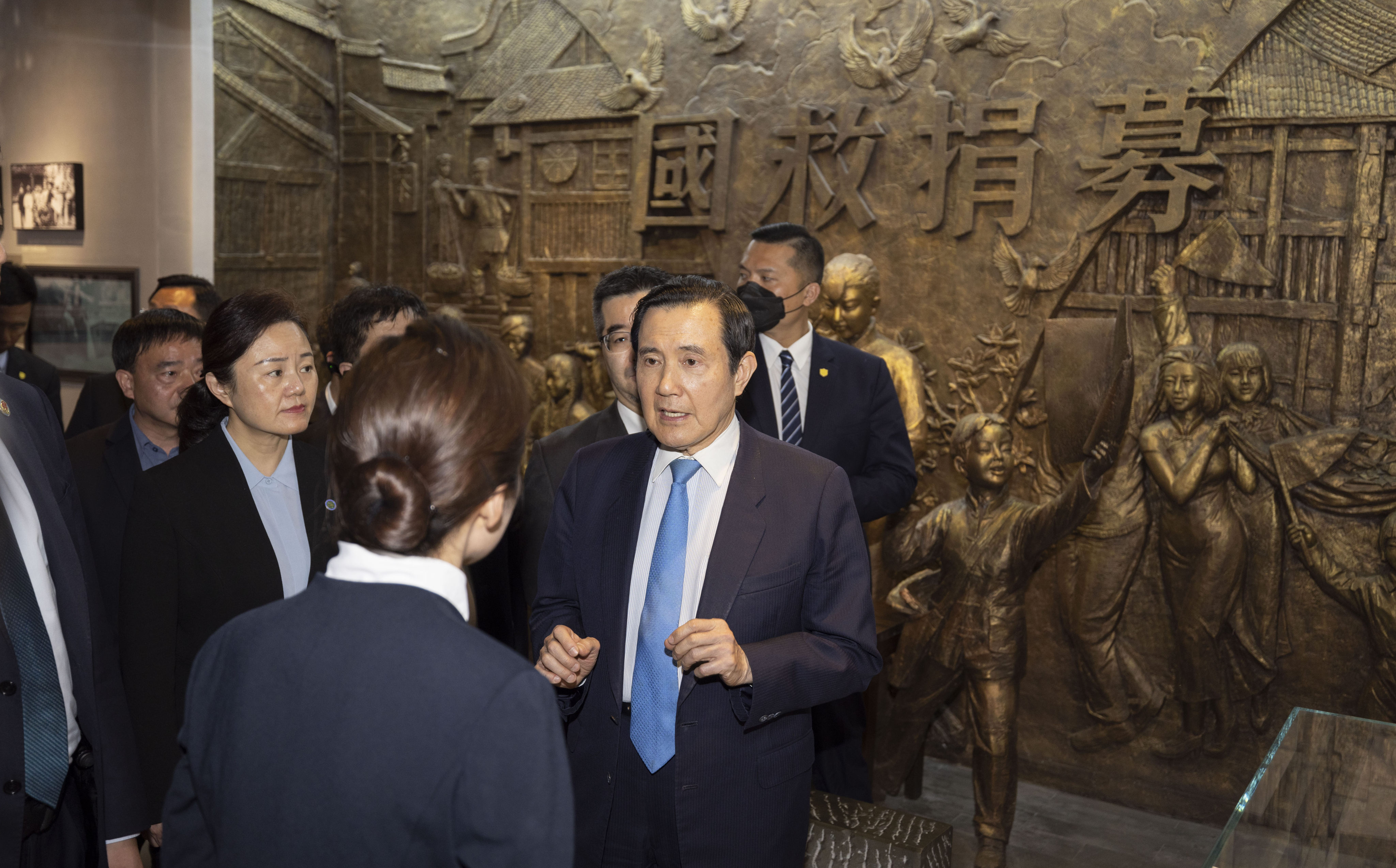 Ma Ying-jeou visits a history museum in  Chongqing before returning to Shanghai for the last leg of his 12-day mainland trip. Photo: Xinhua 