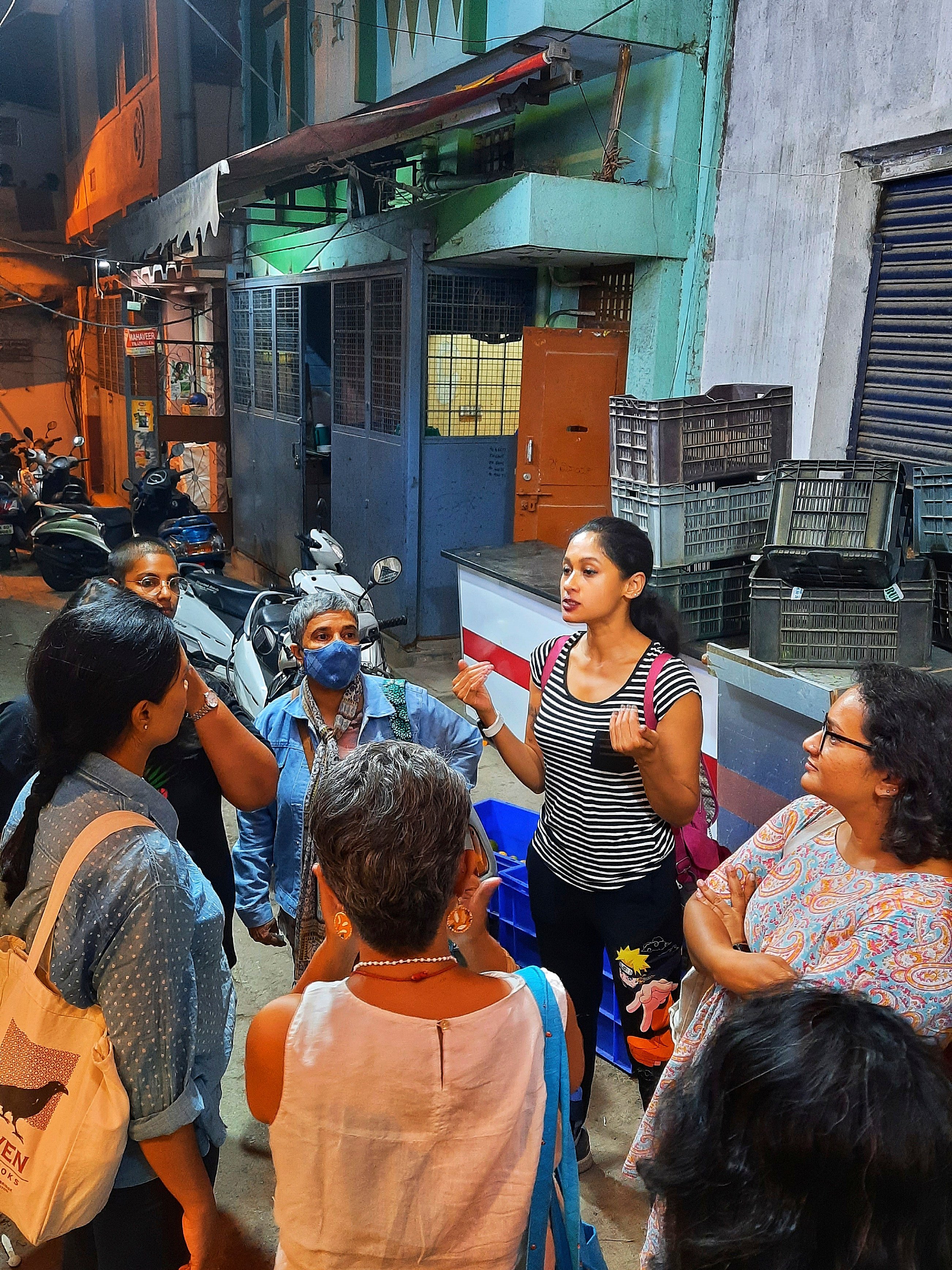 Parvathi Bhat Giliyal of Gully Tours (second right) speaks to a group of women during the “Pete by Night for Women by Women” walk in Bangalore, India, on March 25, 2023. Photo: Anita Rao Kashi