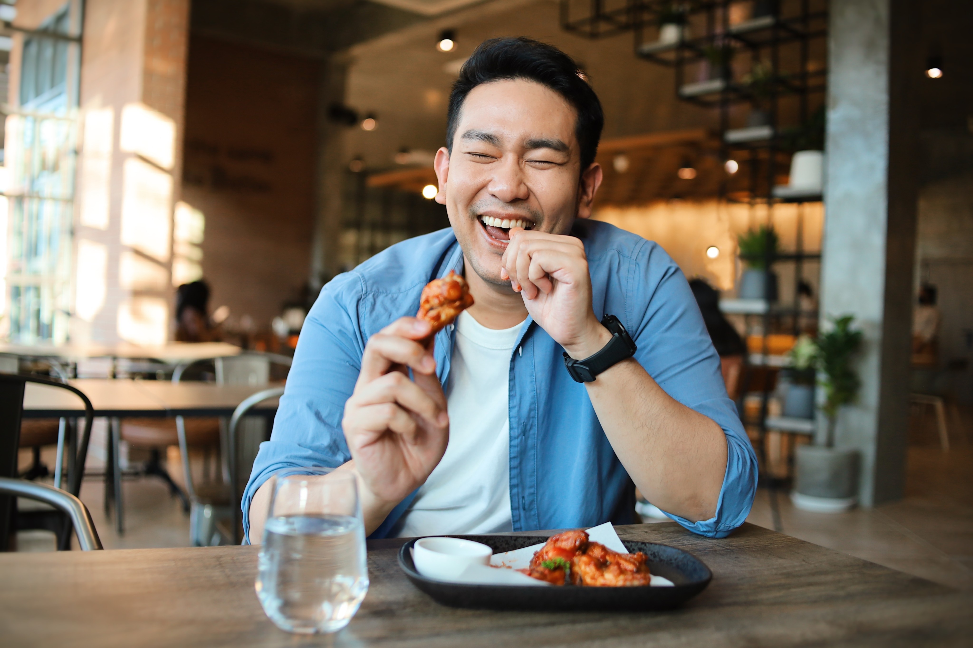 Eating out alone has a lot going for it, our columnist writes. And Hong Kong is a very easy place to do it. Photo:  Shutterstock