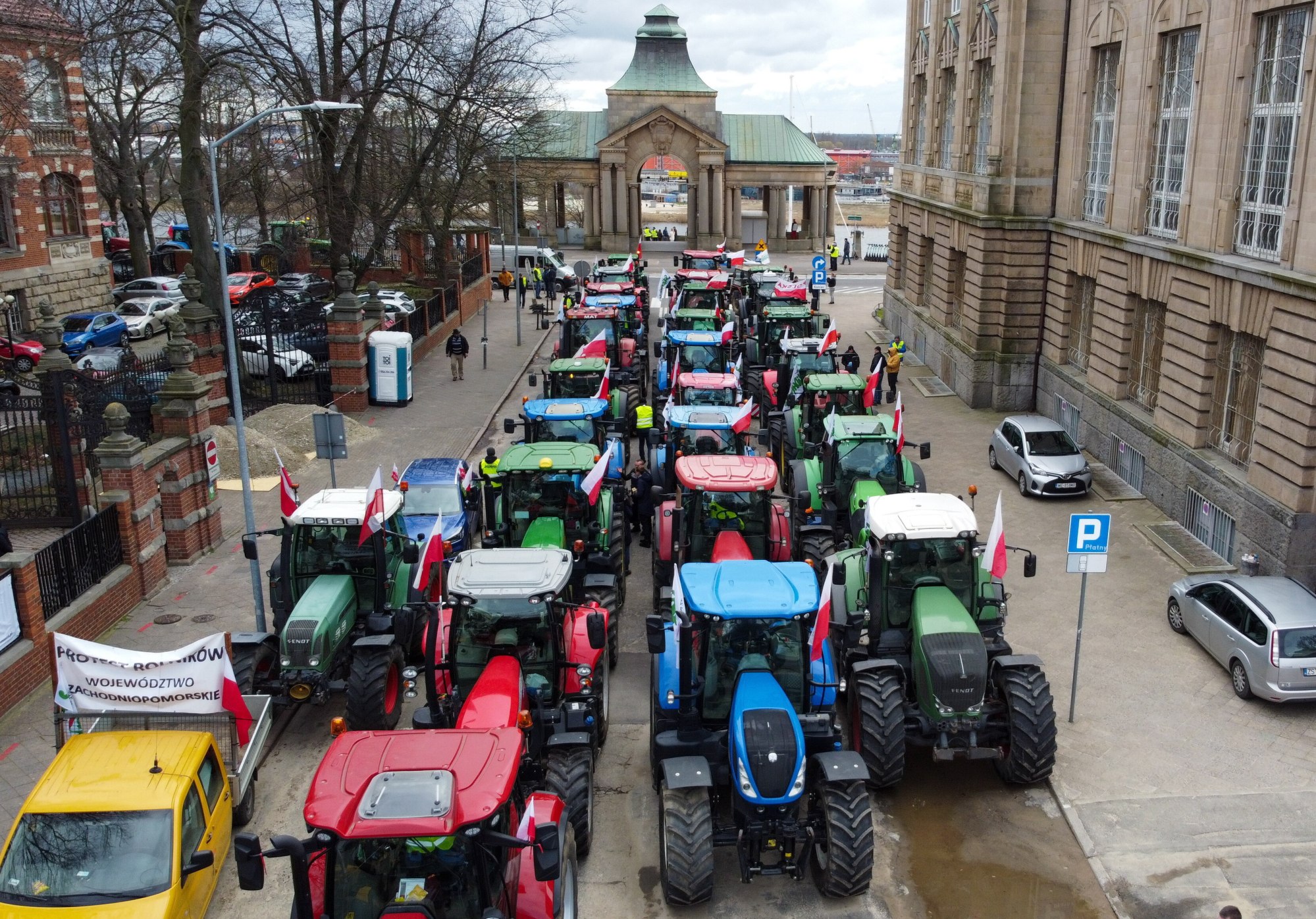 Polish farmers protest against the influx of cheap Ukrainian grain in Szczecin on April 3. Photo: EPA-EFE