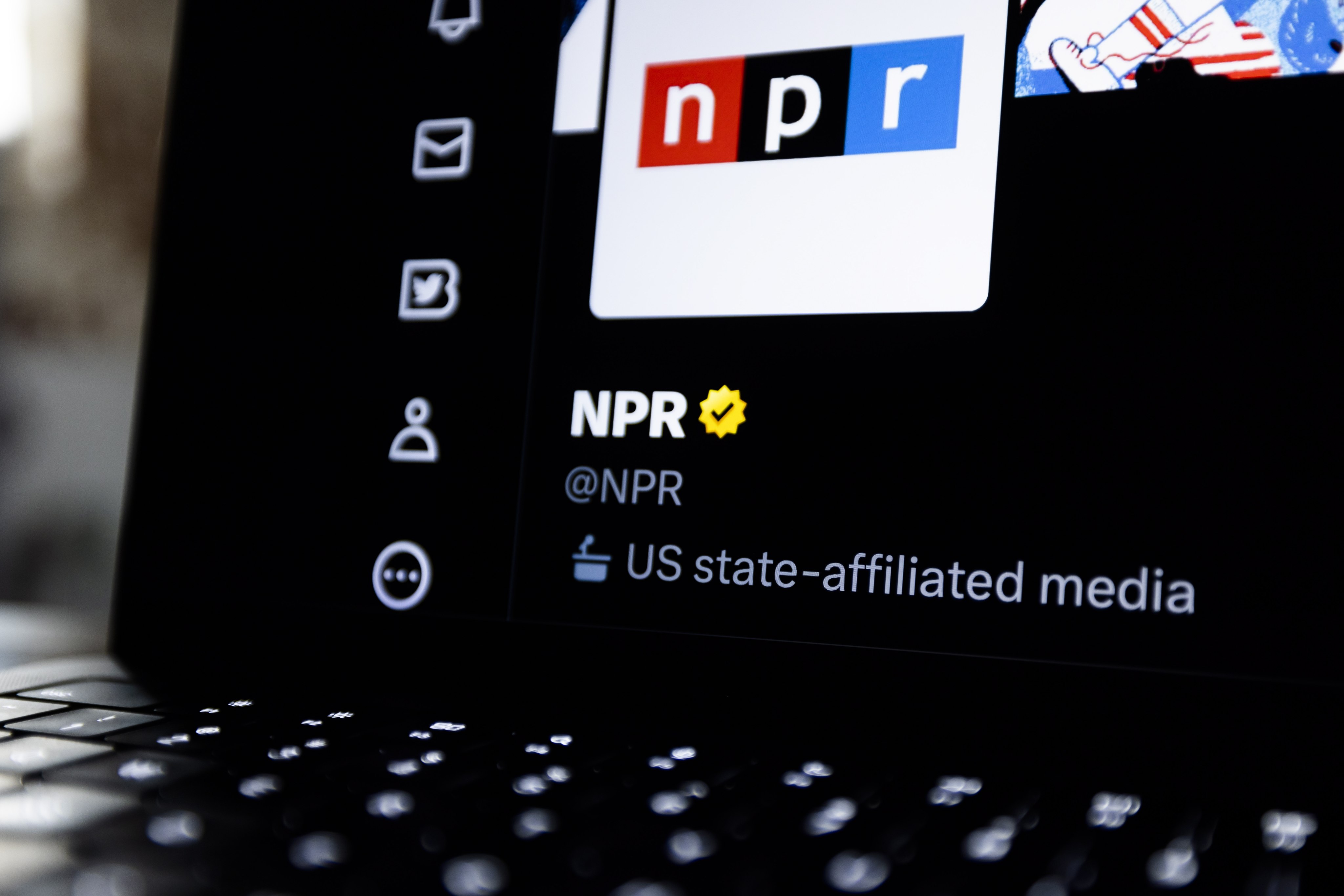 A computer screen shows the label ‘US state-affiliated media’ on the Twitter account of National Public Radio (NPR). Photo: EPA-EFE