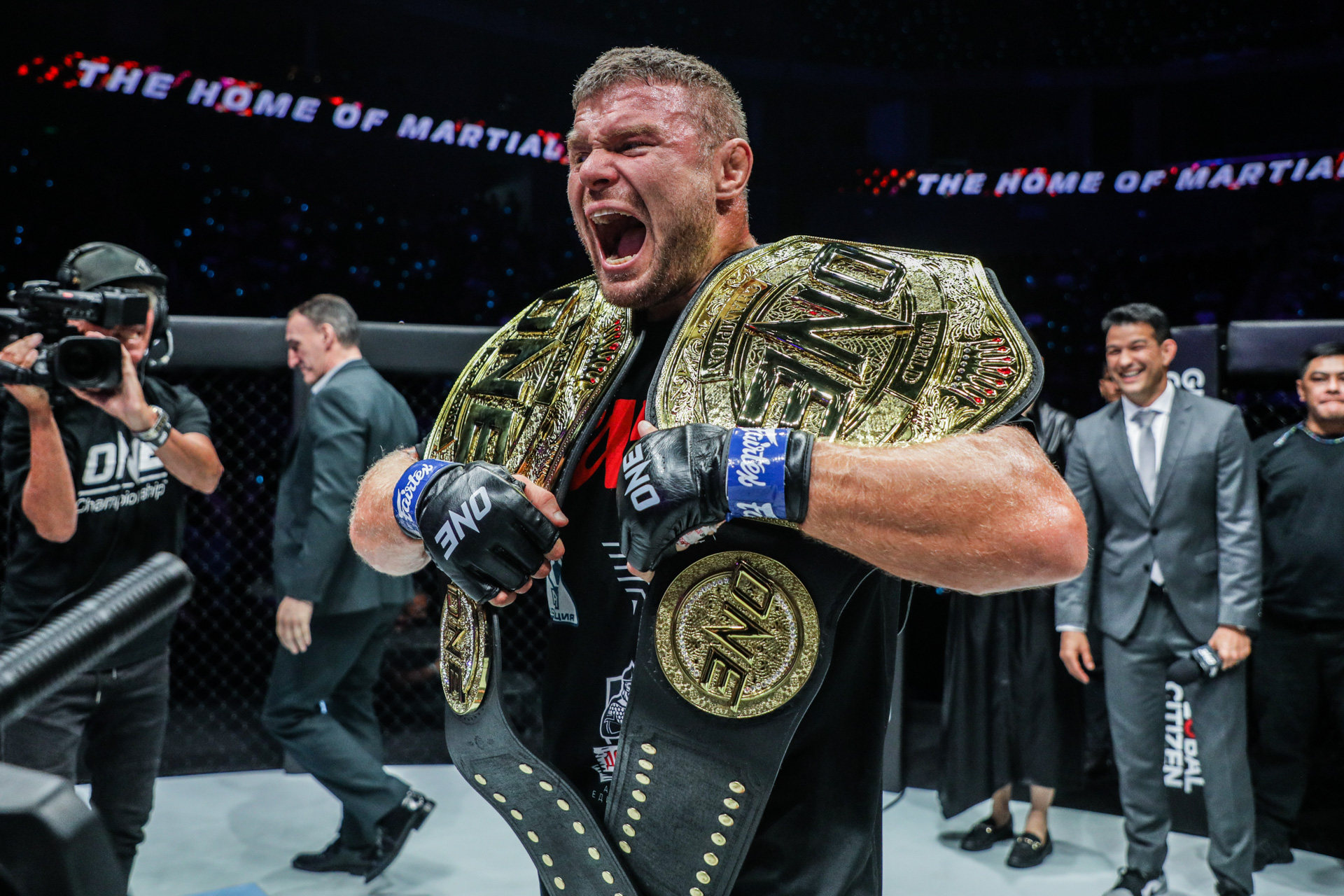 Anatoly Malykhin celebrates after knocking out Reinier de Ridder. Photos: ONE Championship. 