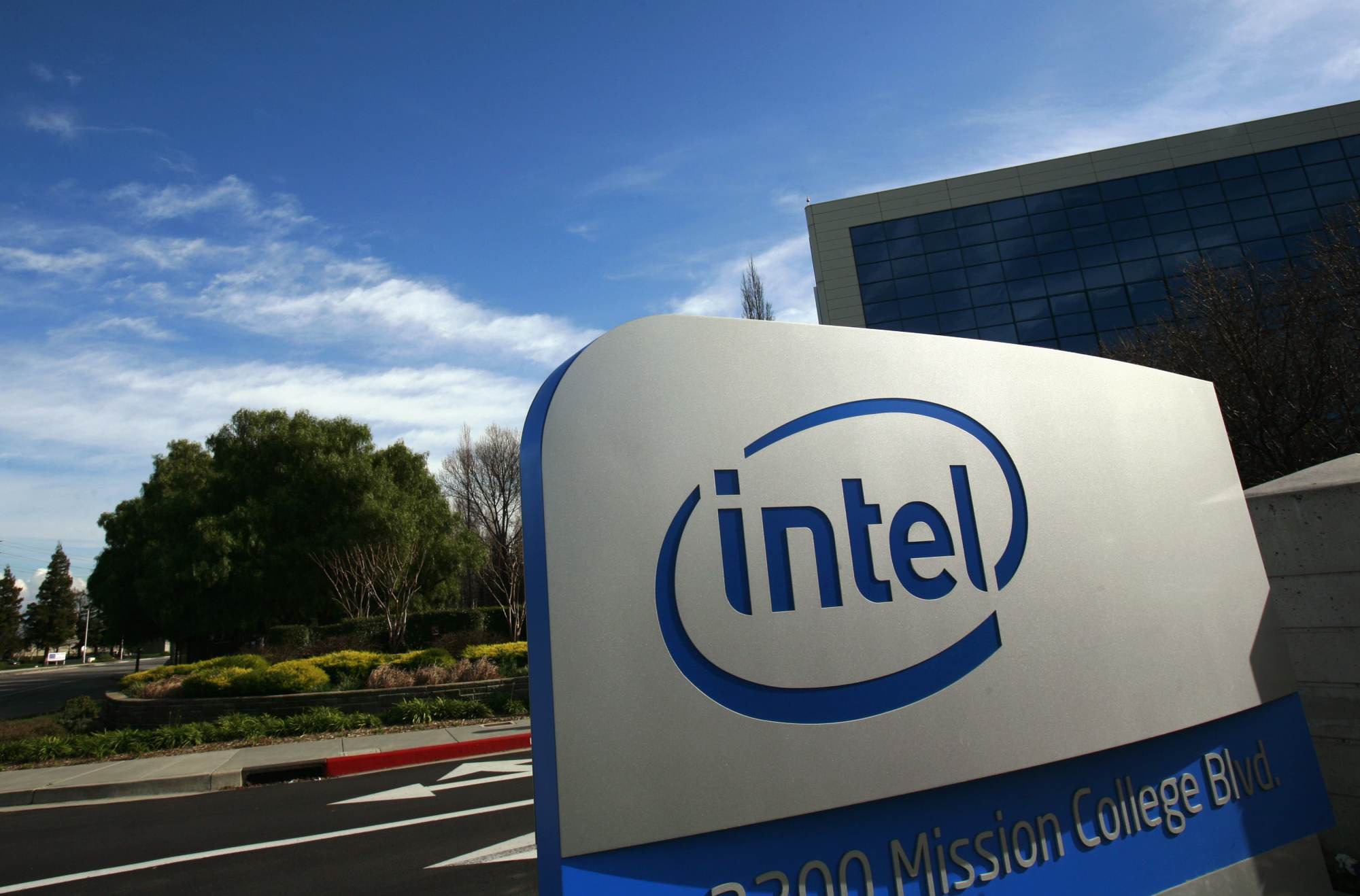 Кабинет интел. Фирма Intel. Корпорация Intel. Здание Интел. Intel американская компания.