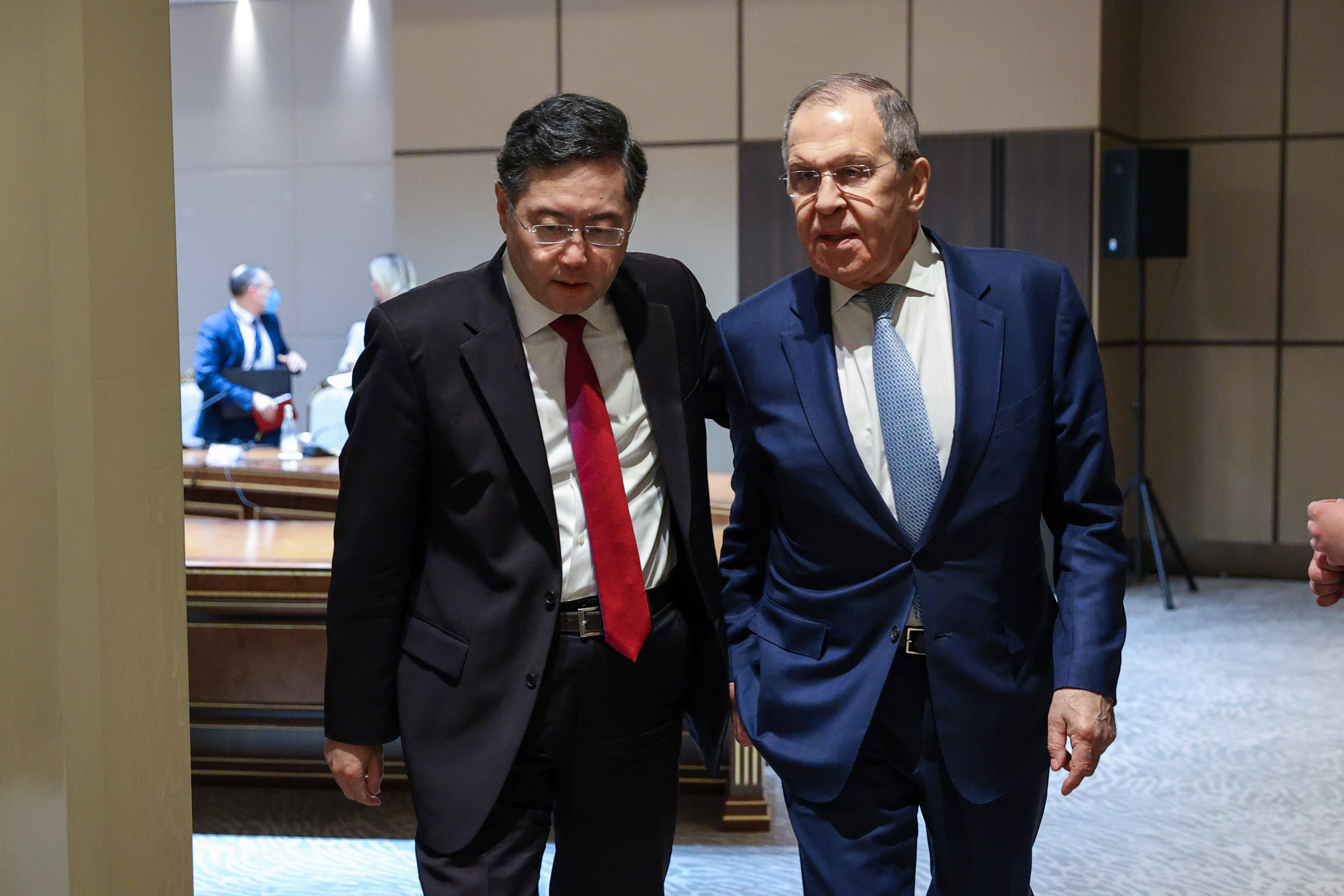 Chinese Foreign Minister Qin Gang (left) and his Russian counterpart Sergey Lavrov meet in Samarkand, Uzbekistan on Thursday. Photo: EPA-EFE