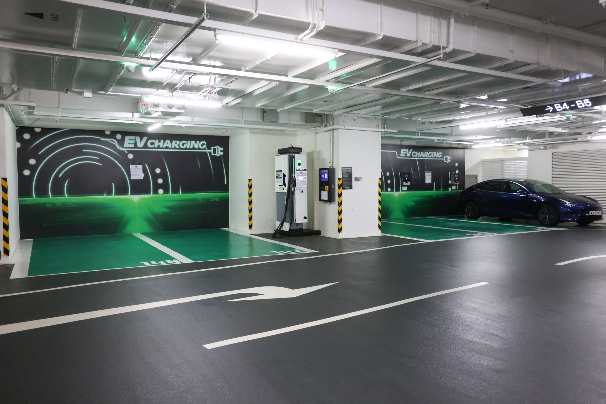 Hong Kong aims to install 7,000 electric vehicle charging stations at