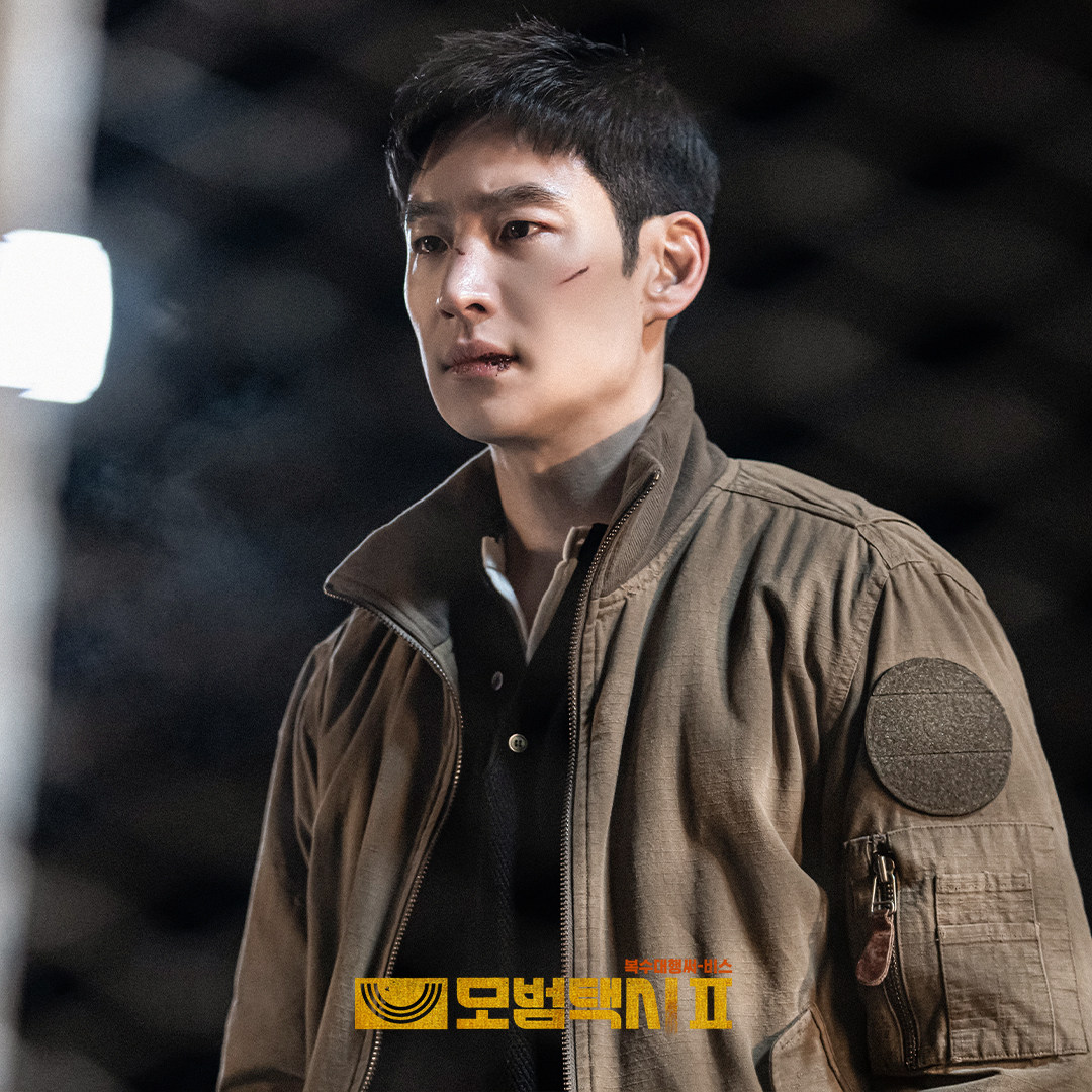 Lee Je-hoon as Kim Do-ki in a still from Taxi Driver season 2.