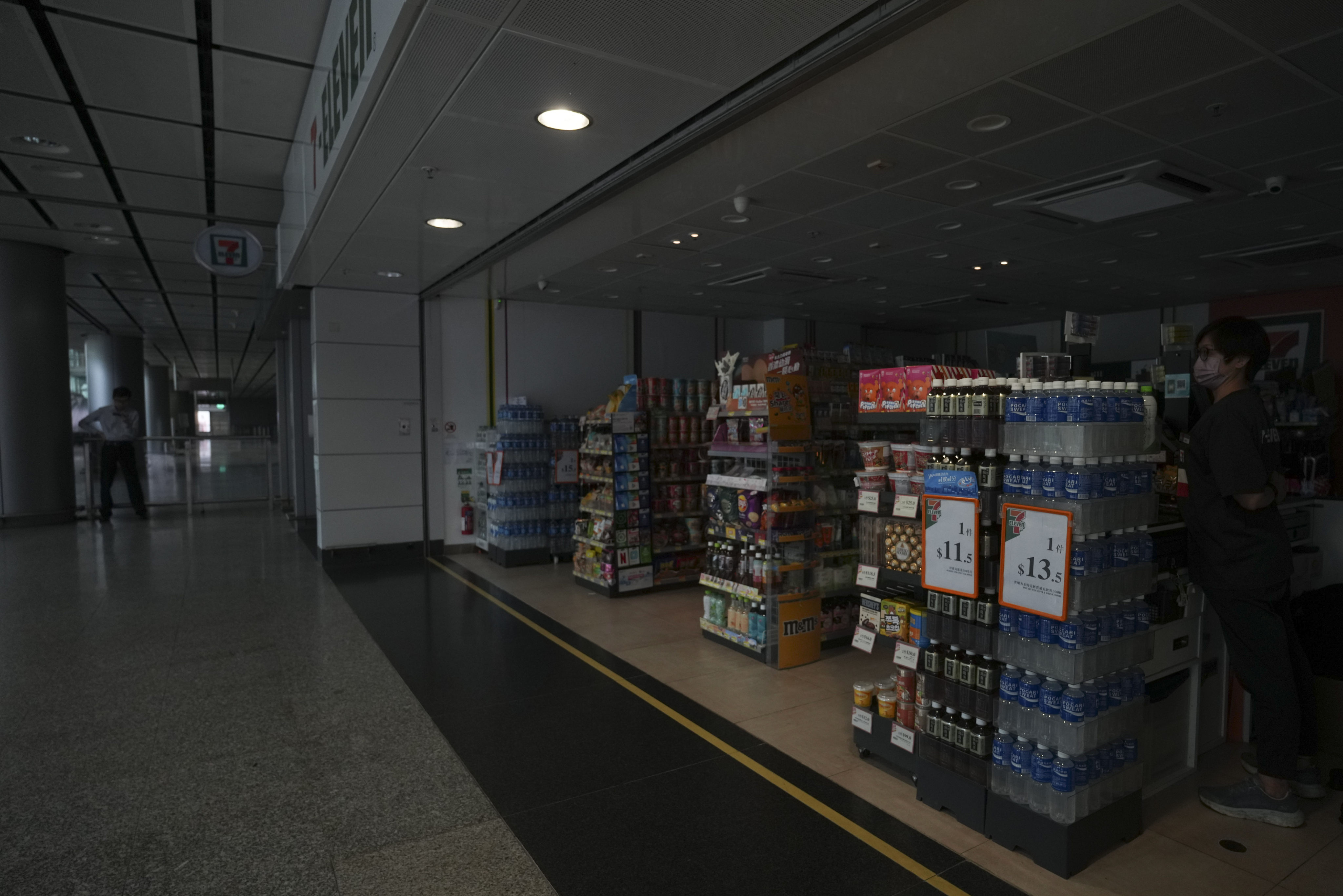 MTR shops were left in the dark on Wednesday, hours after a power outage. Photo: Sam Tsang
