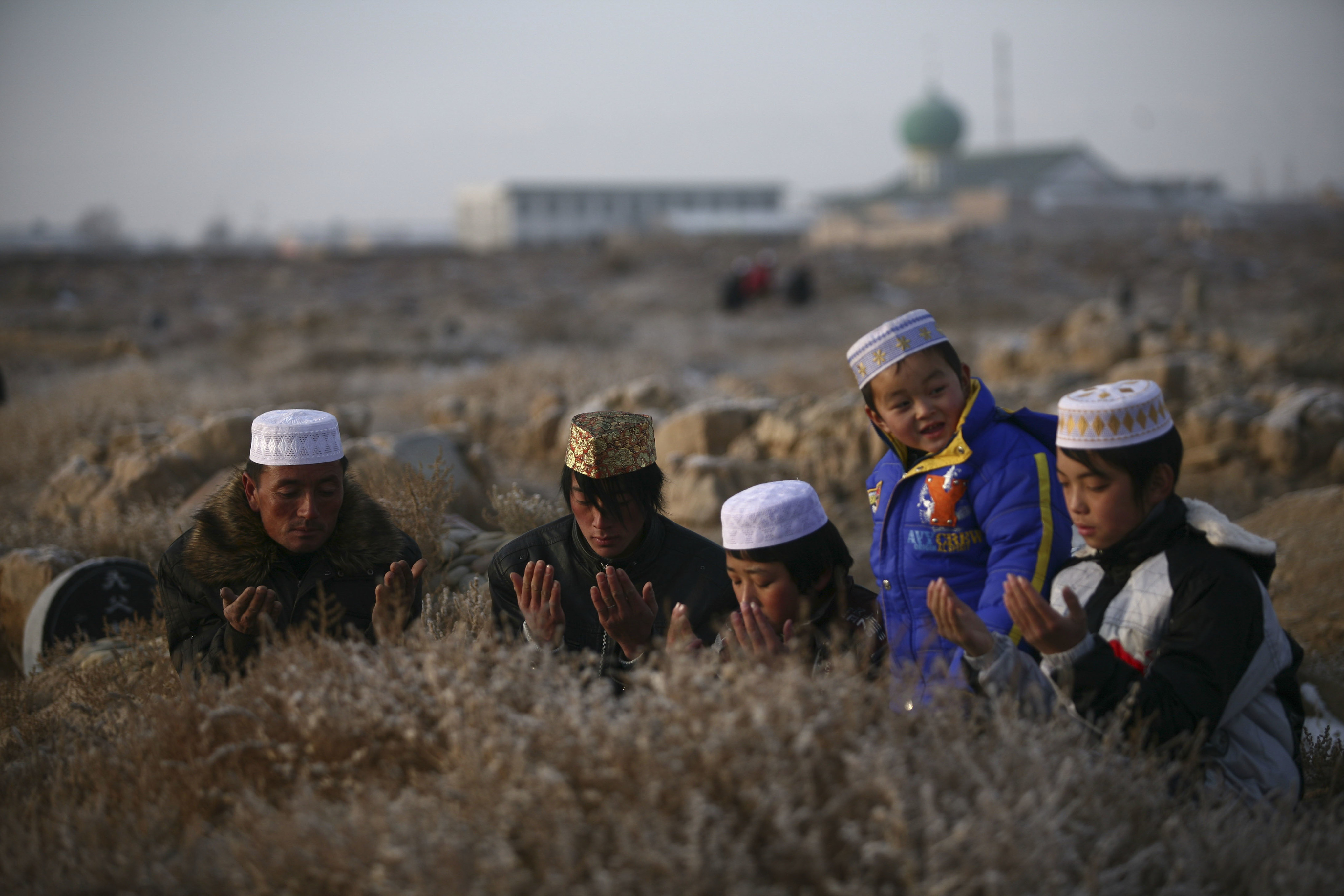 Chinese Muslims pray in the Ningxia Hui autonomous region in China. Photo: Getty Images