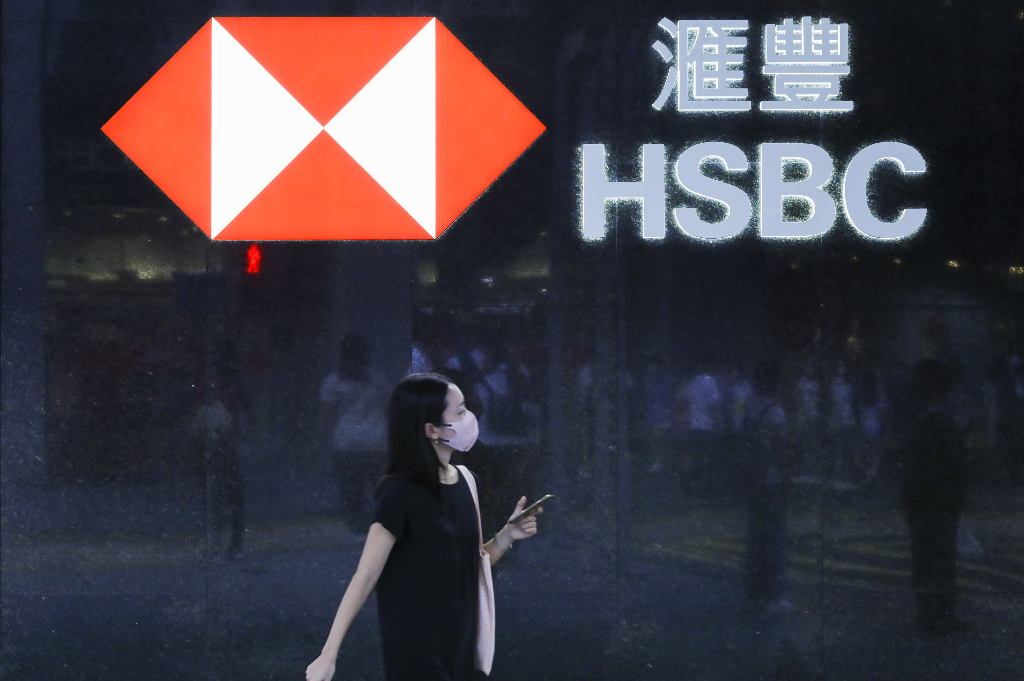A pedestrian walks past HSBC’s branch on Pedder Street in Central in July. Photo: Yik Yeung -man