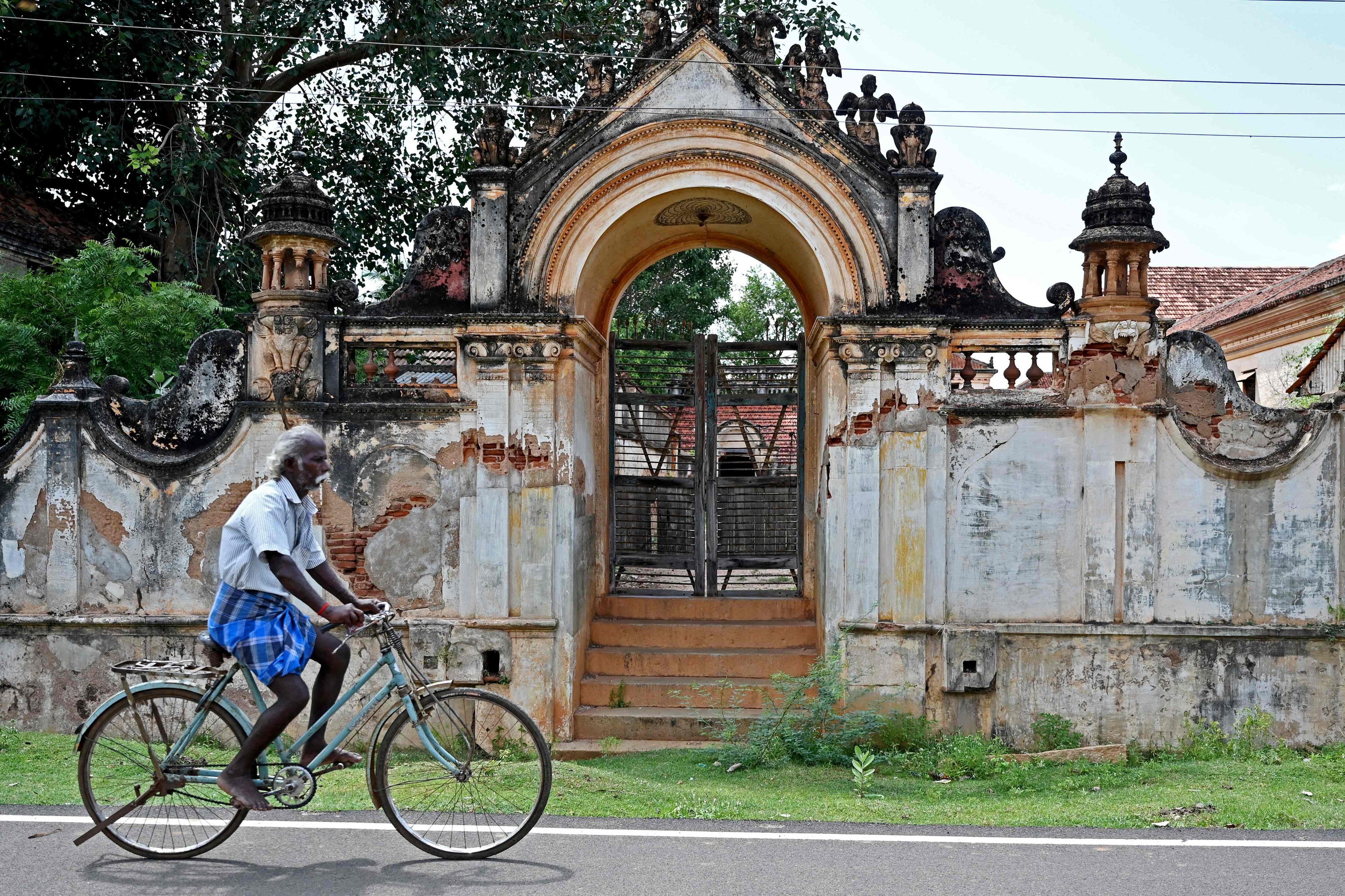A cyclist rides past a dilapidated Chettinad mansion in Kanadukathan town, India’s Tamil Nadu state. Photo: AFP