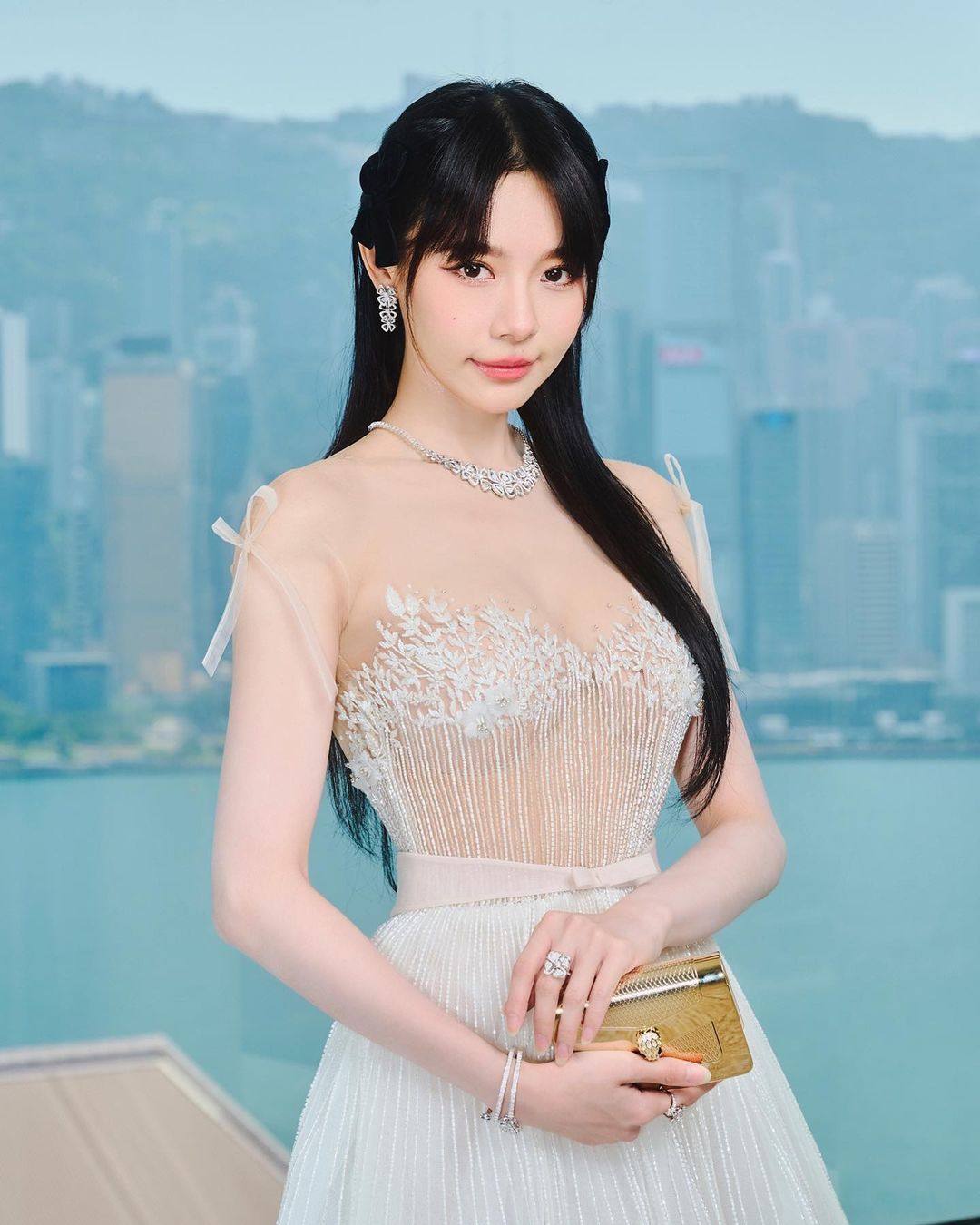 Hong Kong-based actress Lin Min-chen looks glamorous wearing Bulgari jewellery. Photo: @minchen333/Instagram