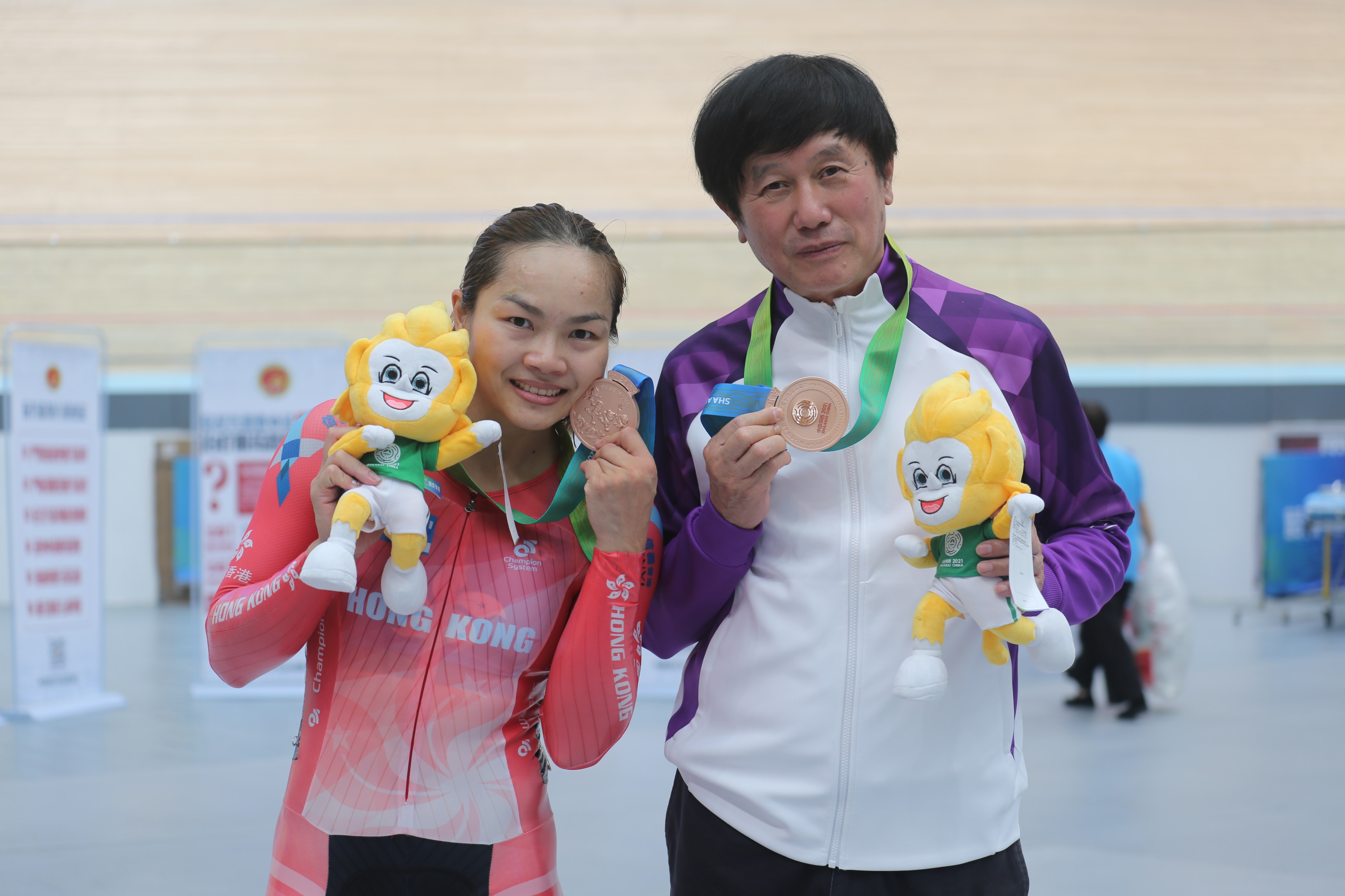 Cyclist Sarah Lee Wai-sze and her coach Shen Jinkang celebrate bronze in the keirin at the 2018 Asian Games. Photo: Cycling Association