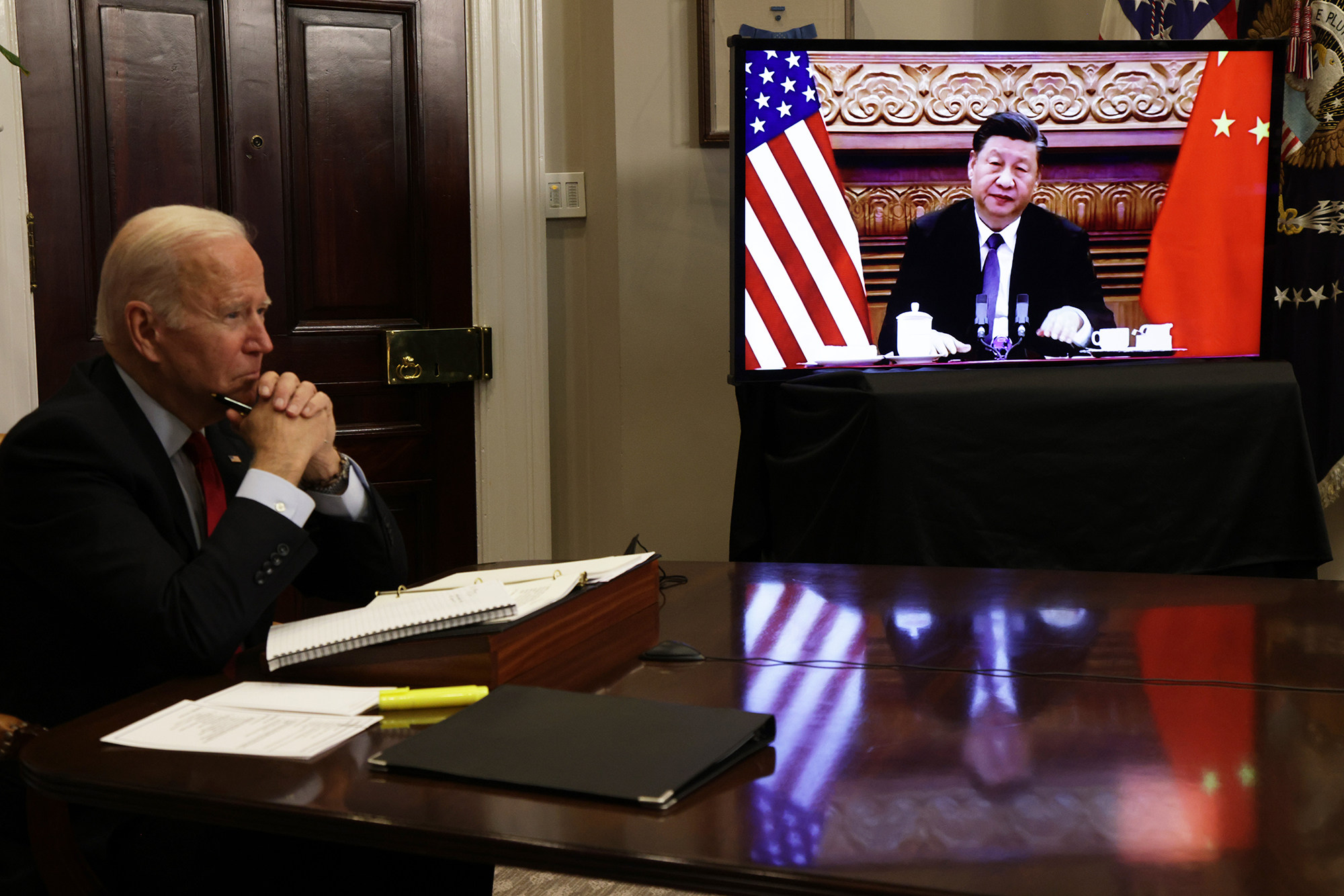 US President Joe Biden meets virtually with Chinese President Xi Jinping in the Roosevelt Room of the White House, on November 15, 2021. Photo: Getty Images/TNS