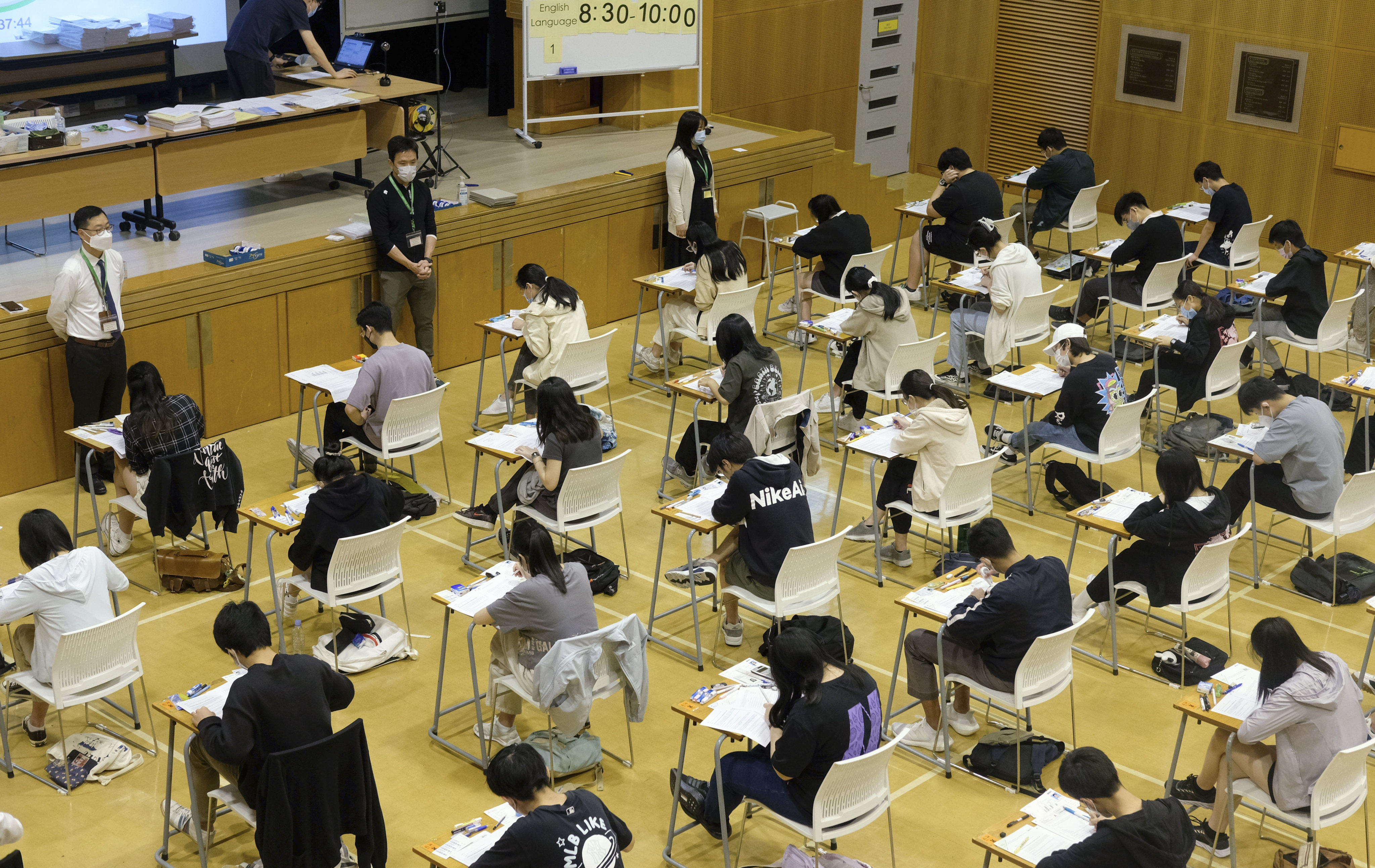 The English language papers last Friday caught students off guard with a particularly difficult text. Photo: Handout