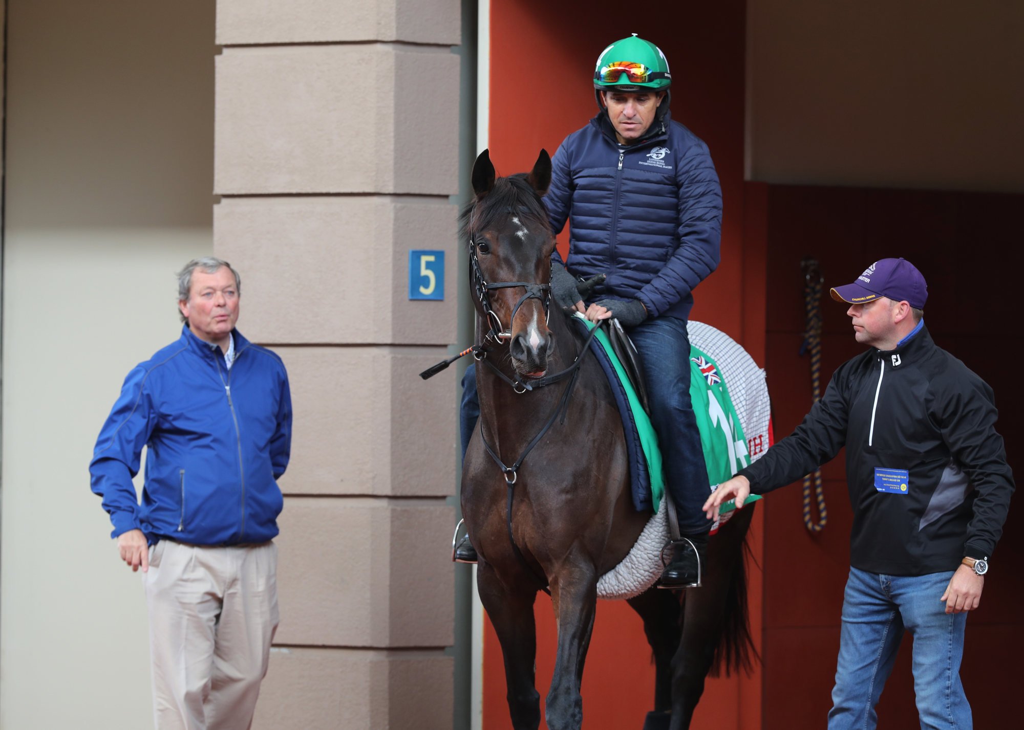 William Haggas (left) looks over Young Rascal in the Sha Tin parade ring in 2019.