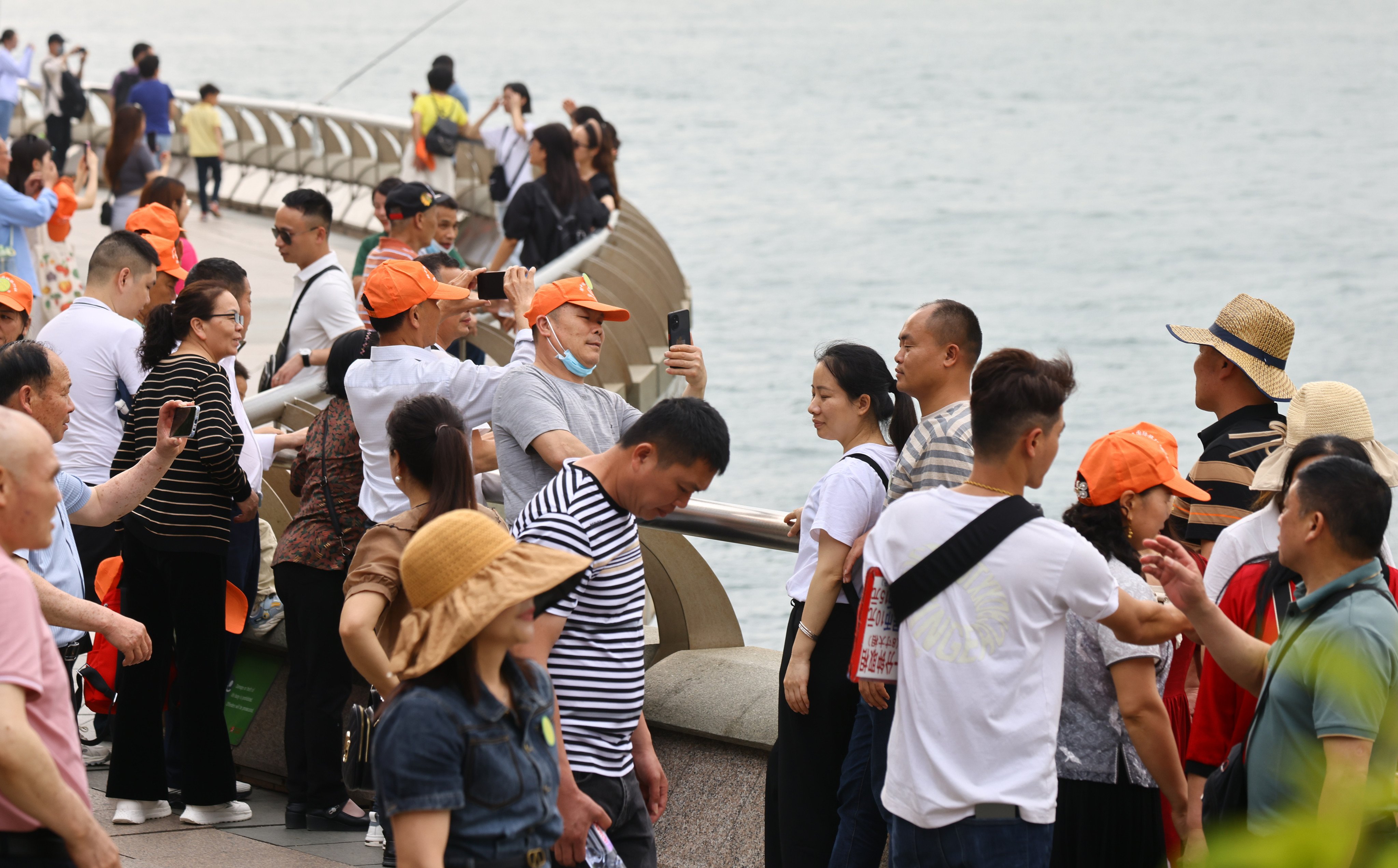 Mainland tourists made up 85 per cent of the total 193,297 inbound travellers on Saturday. Photo: Dickson Lee