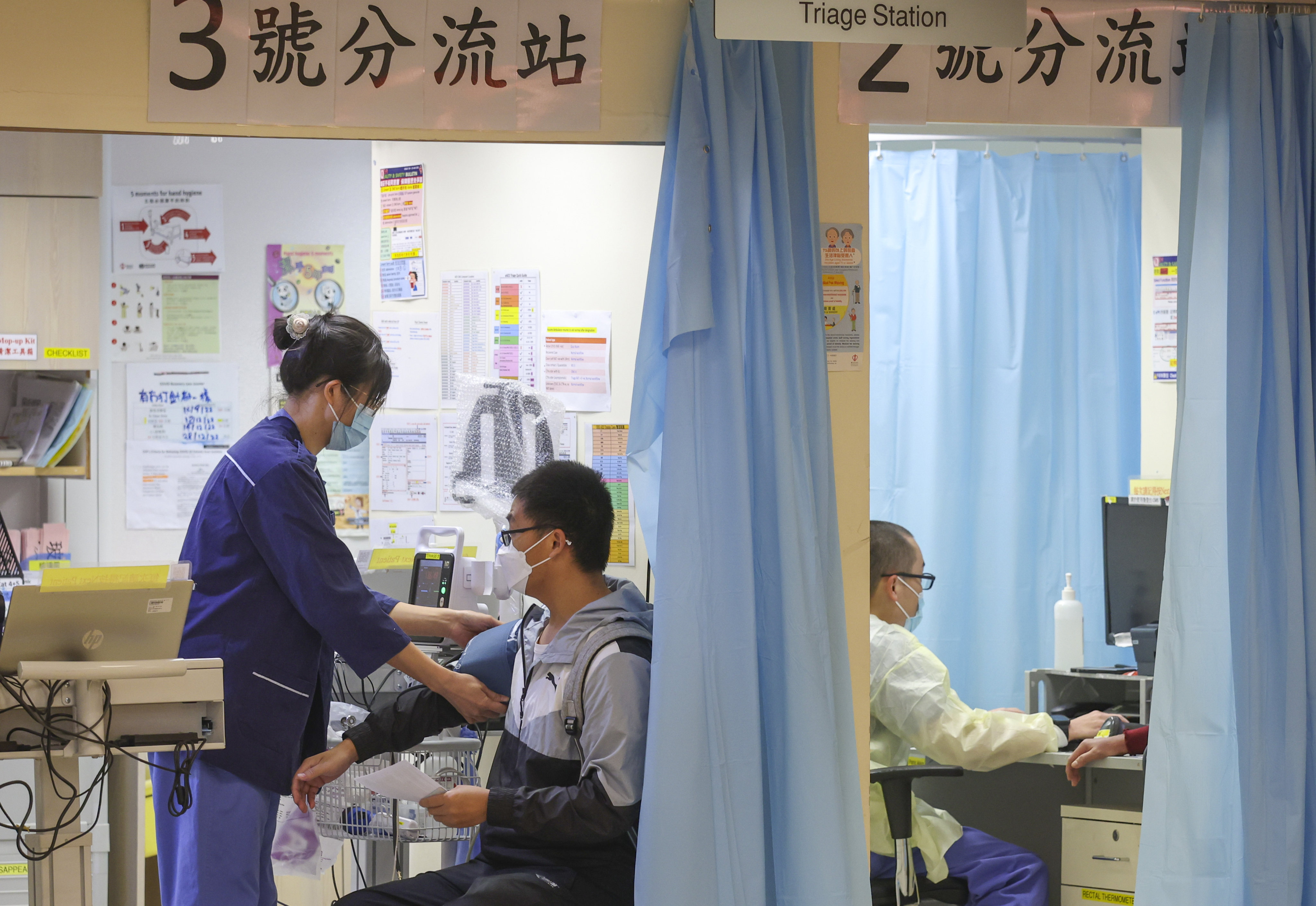 A medical worker attends to a patient at Queen Elizabeth Hospital. Photo: Yik Yeung-man