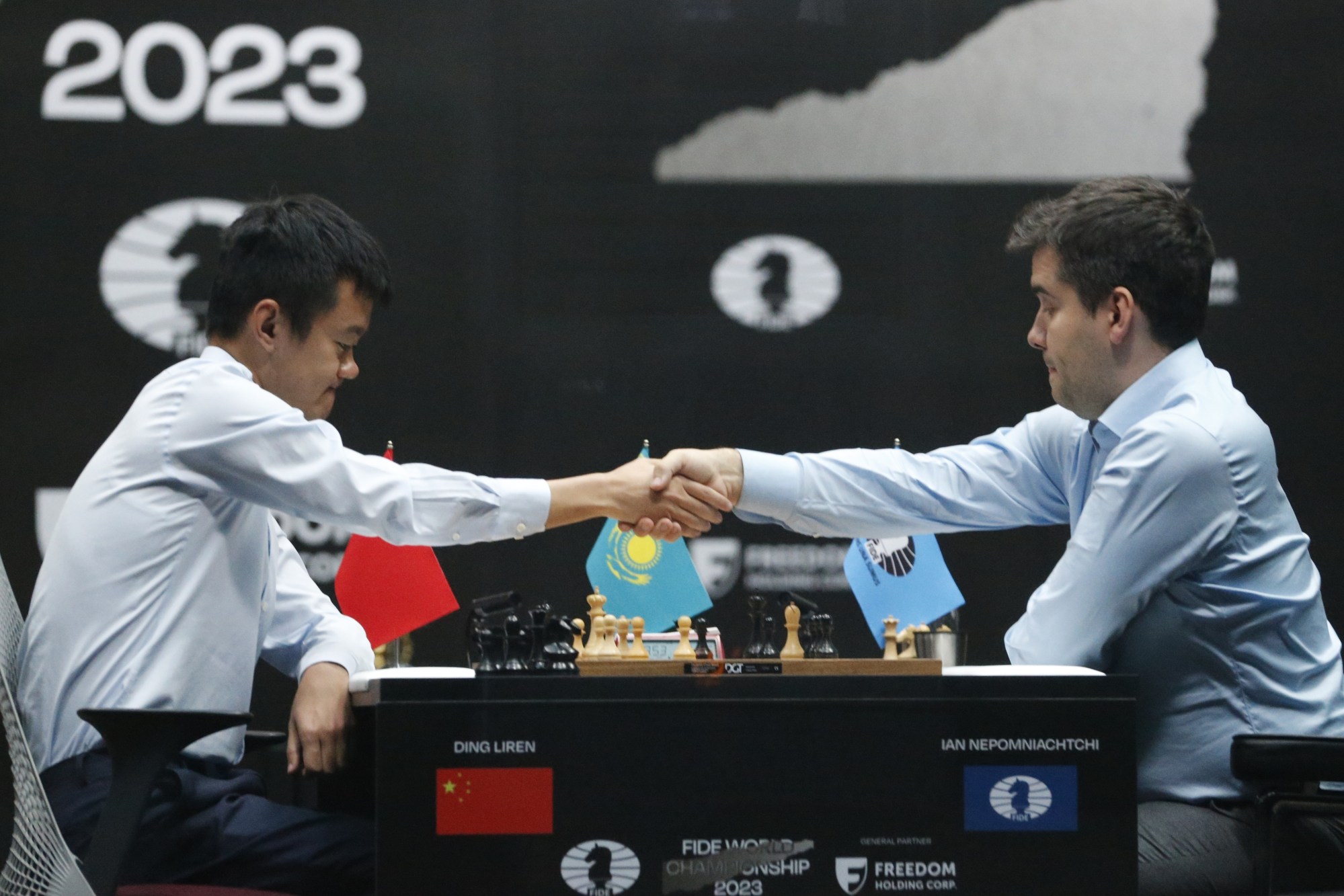 Visão  Ding derrota Nepomniachtchti e é o primeiro chinês campeão