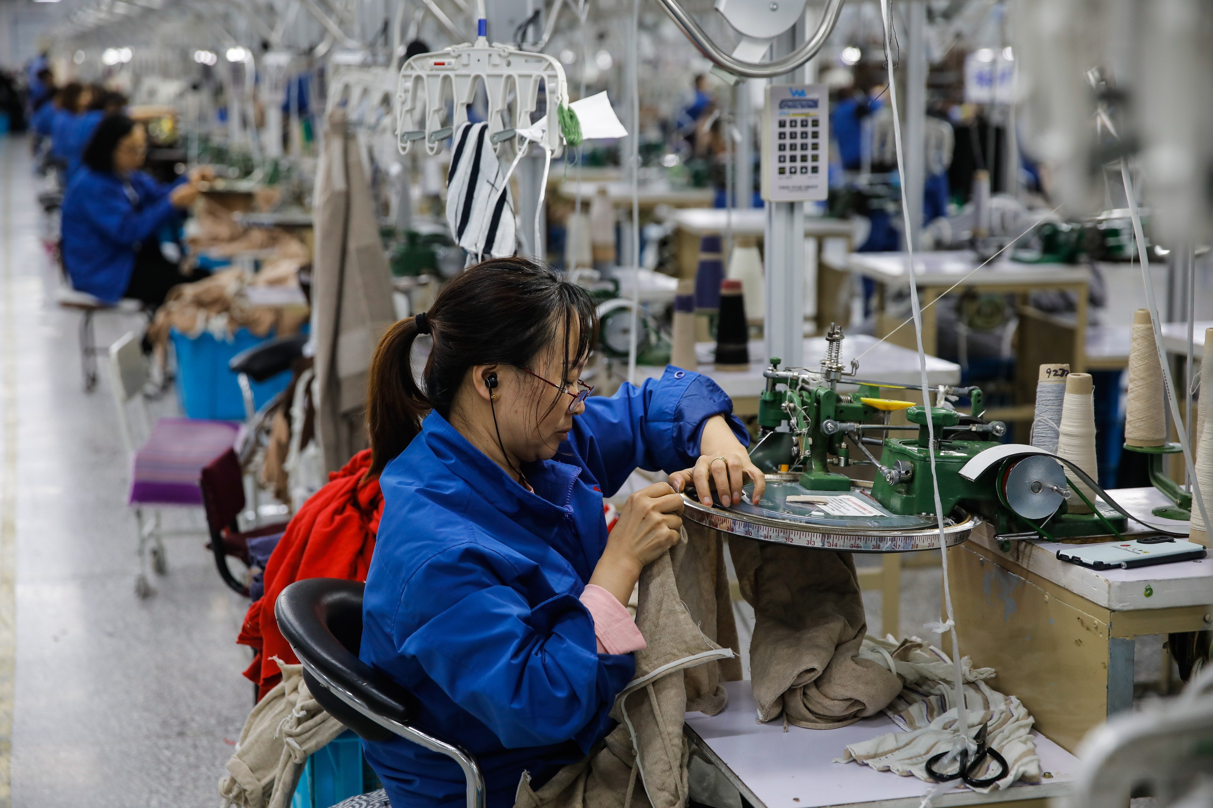 China’s official manufacturing purchasing managers’ index (PMI) fell below the 50-point mark separating monthly expansion and contraction to 49.2 in April from 51.9 in March. Photo: EPA-EFE