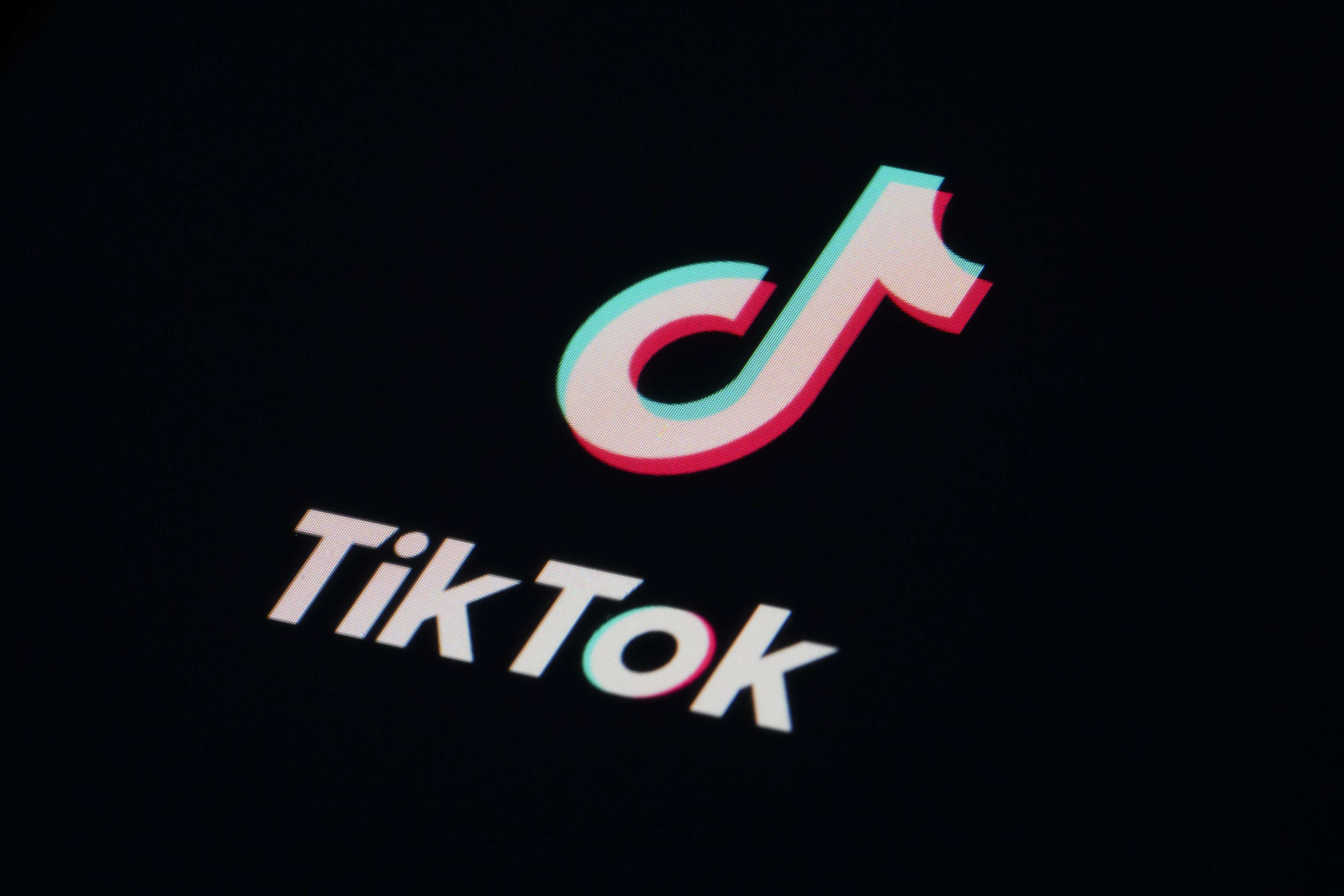 The icon for the TikTok app is seen on a smartphone, Feb. 28, 2023. Photo: AP