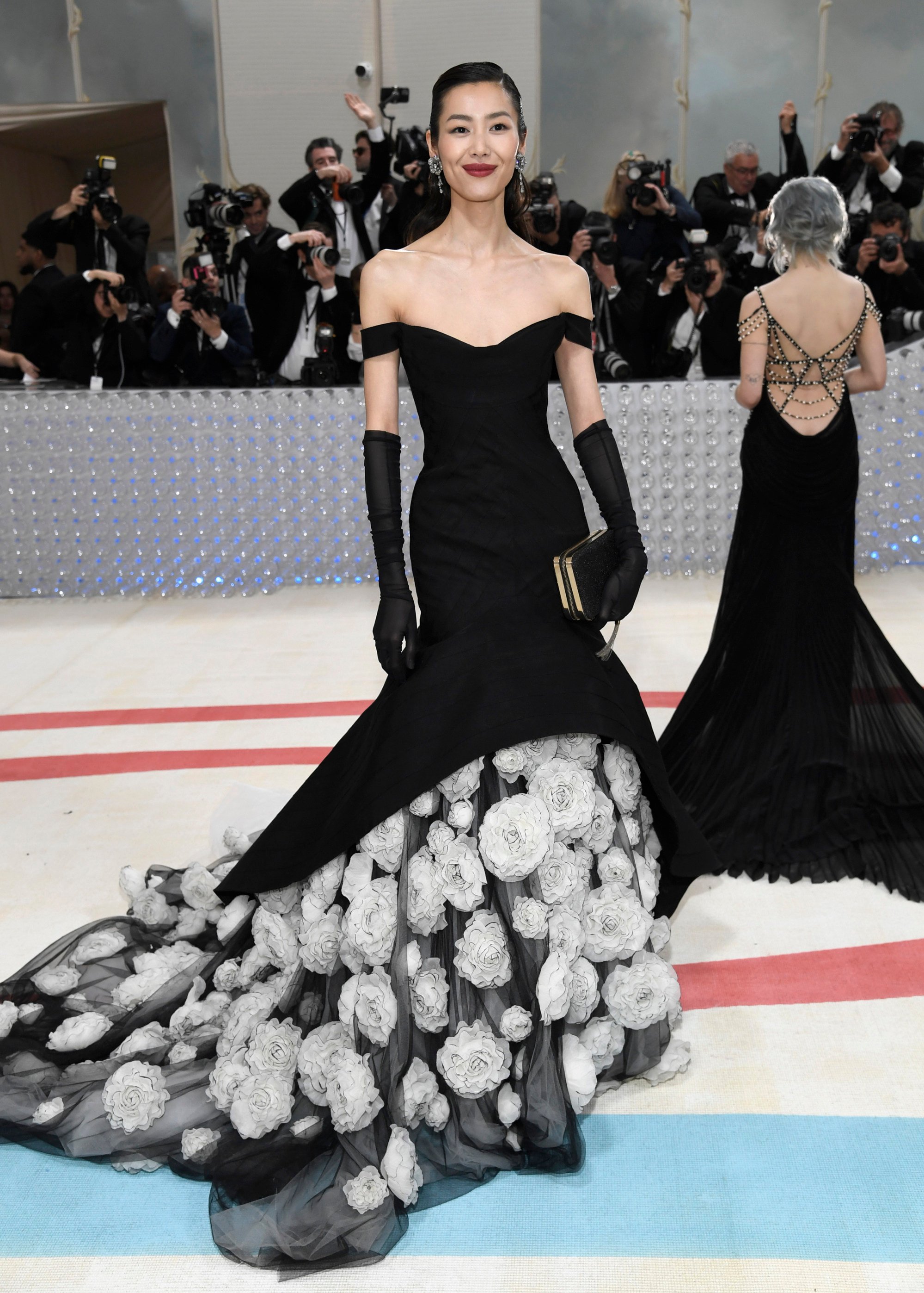 Watch Eileen Gu on Her Mixed and Matched Louis Vuitton Outfit, Met Gala