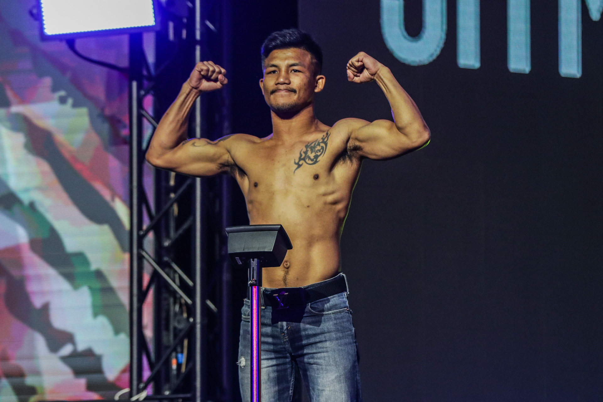 Rodtang Jitmuangnon poses on the scale. Photos: ONE Championship. 