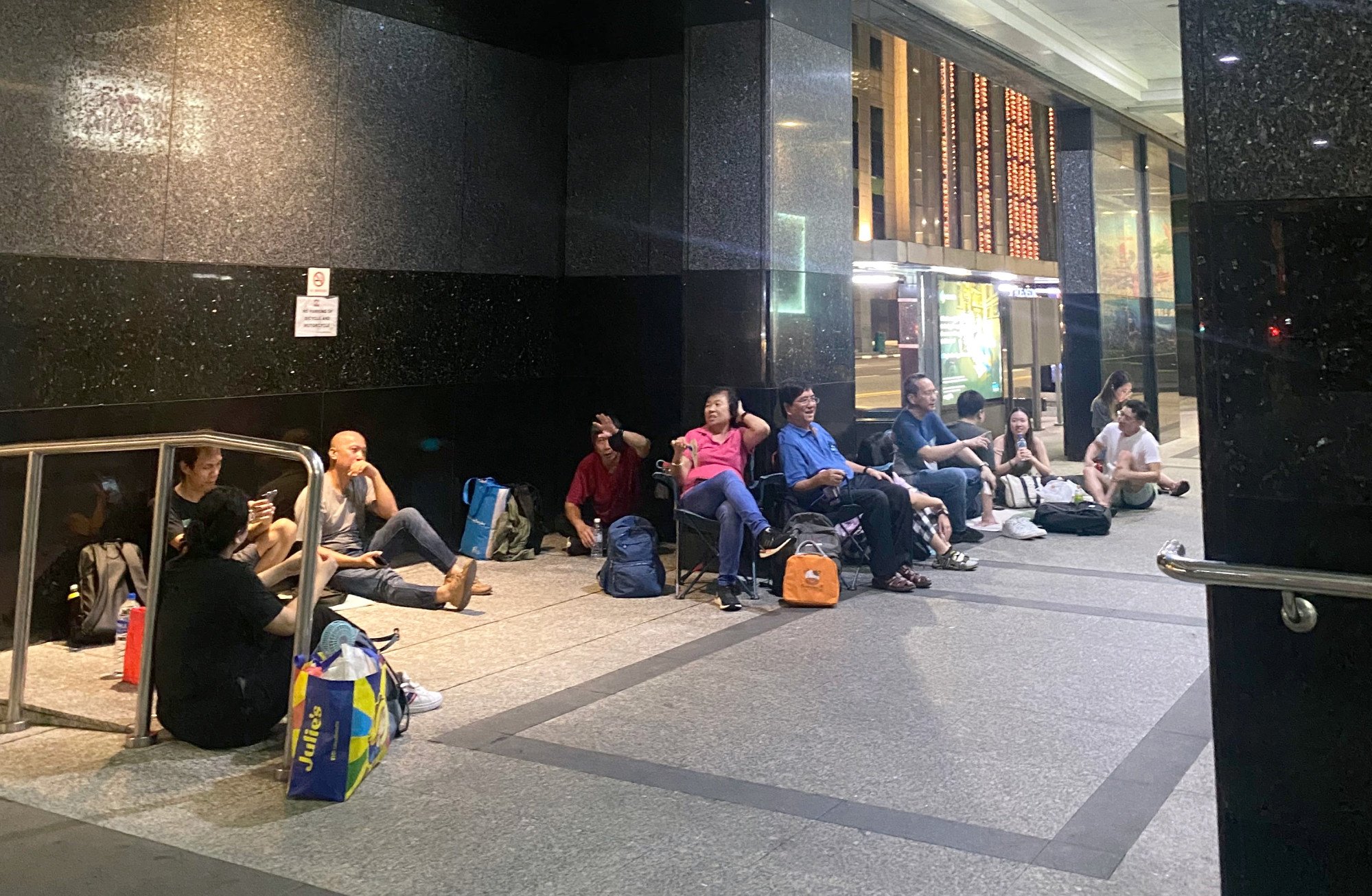 Unthinkable Singaporeans Queue For Up To 16 Hours In Scorching Heat unthinkable-singaporeans-queue-for-up-to-16-hours-in-scorching-heat