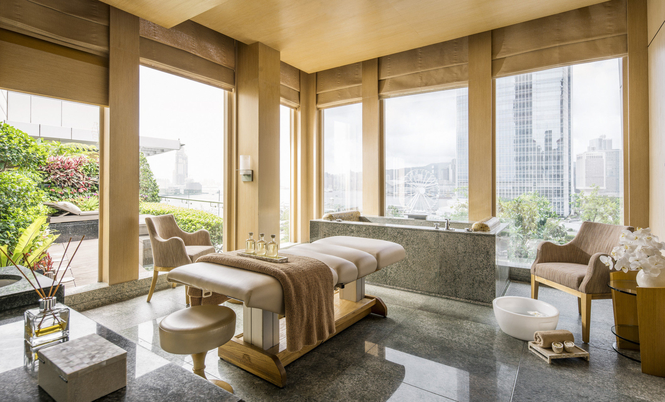 The spa suite at Four Seasons Hong Kong offers majestic views while you’re getting a massage. Photo: Four Seasons Hong Kong