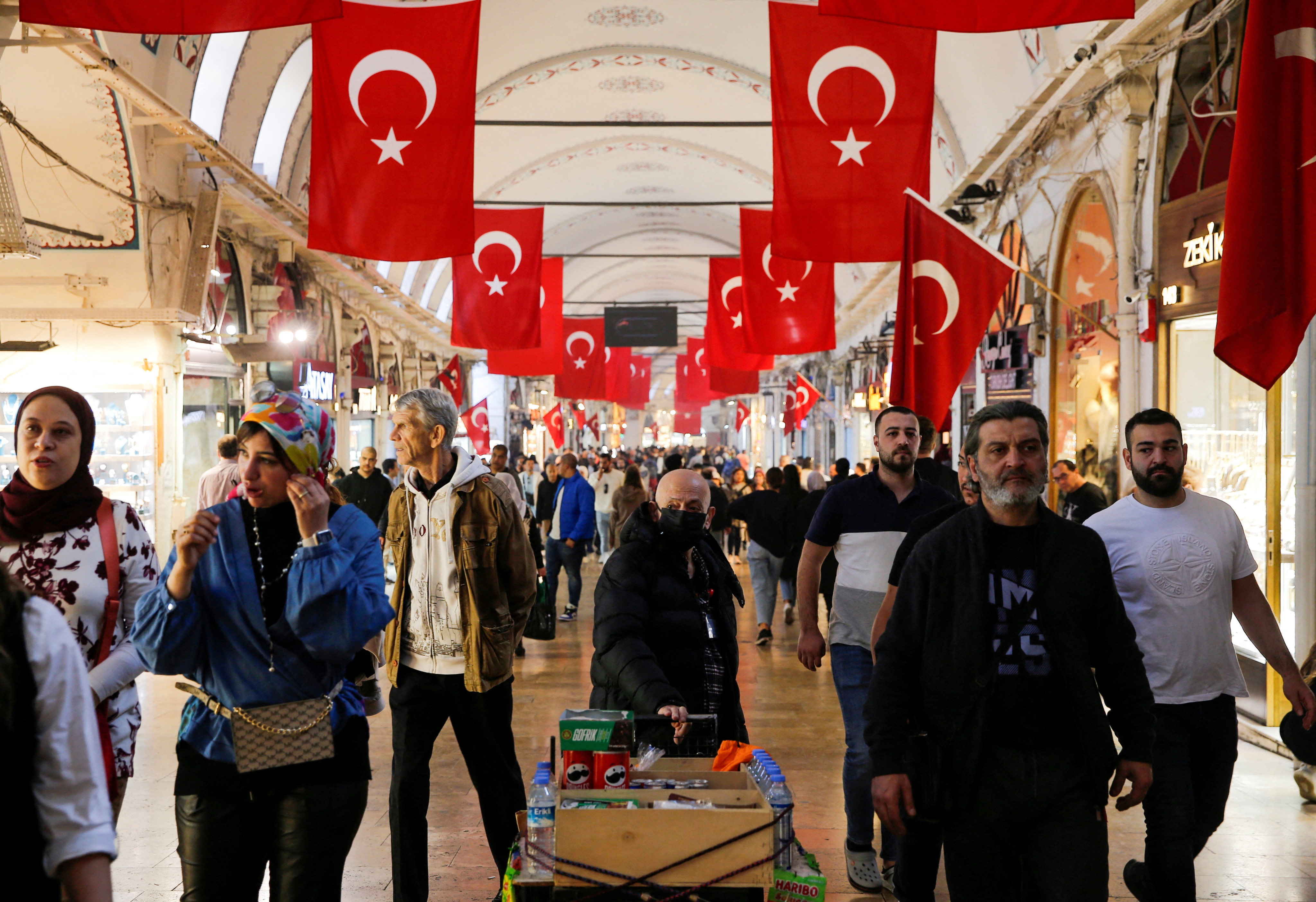 People shop at Grand Bazaar in Istanbul, Turkey. Photo: Reuters