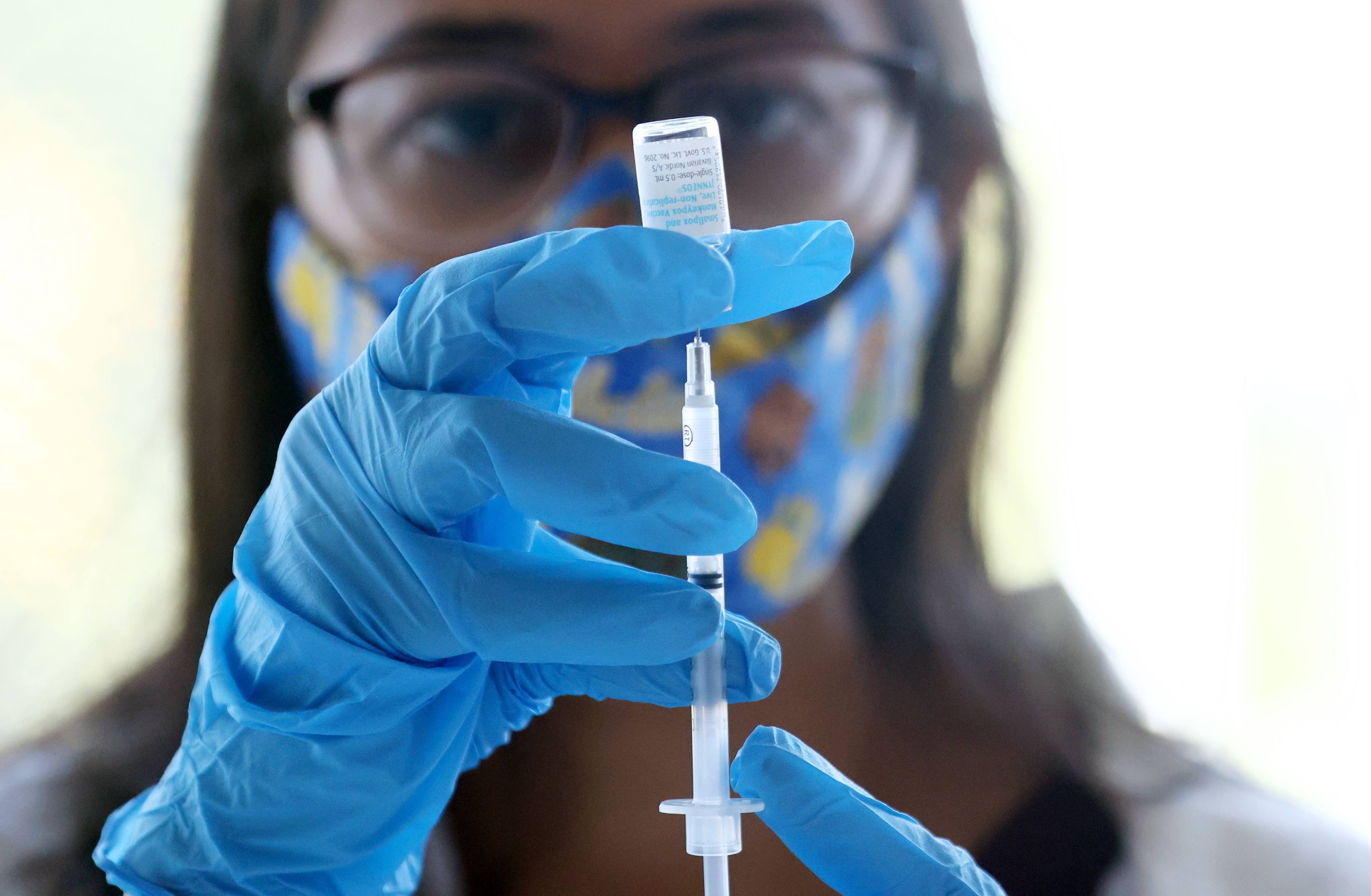 A pharmacist prepares a dose of mpox vaccine at a pop-up clinic in West Hollywood, California, in August 2022. Photo: AFP