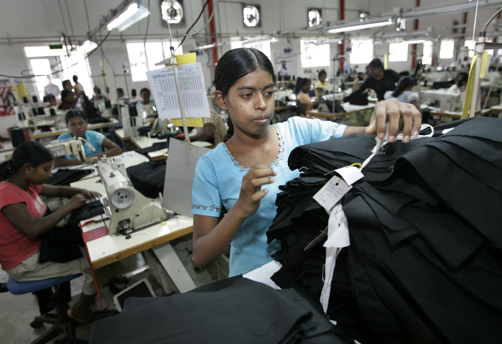 Sri Lanka: 5,000 garment workers set to lose jobs after the temporary  closure of nearly 10 factories, amid continued decline in demand from  buyers - Business & Human Rights Resource Centre