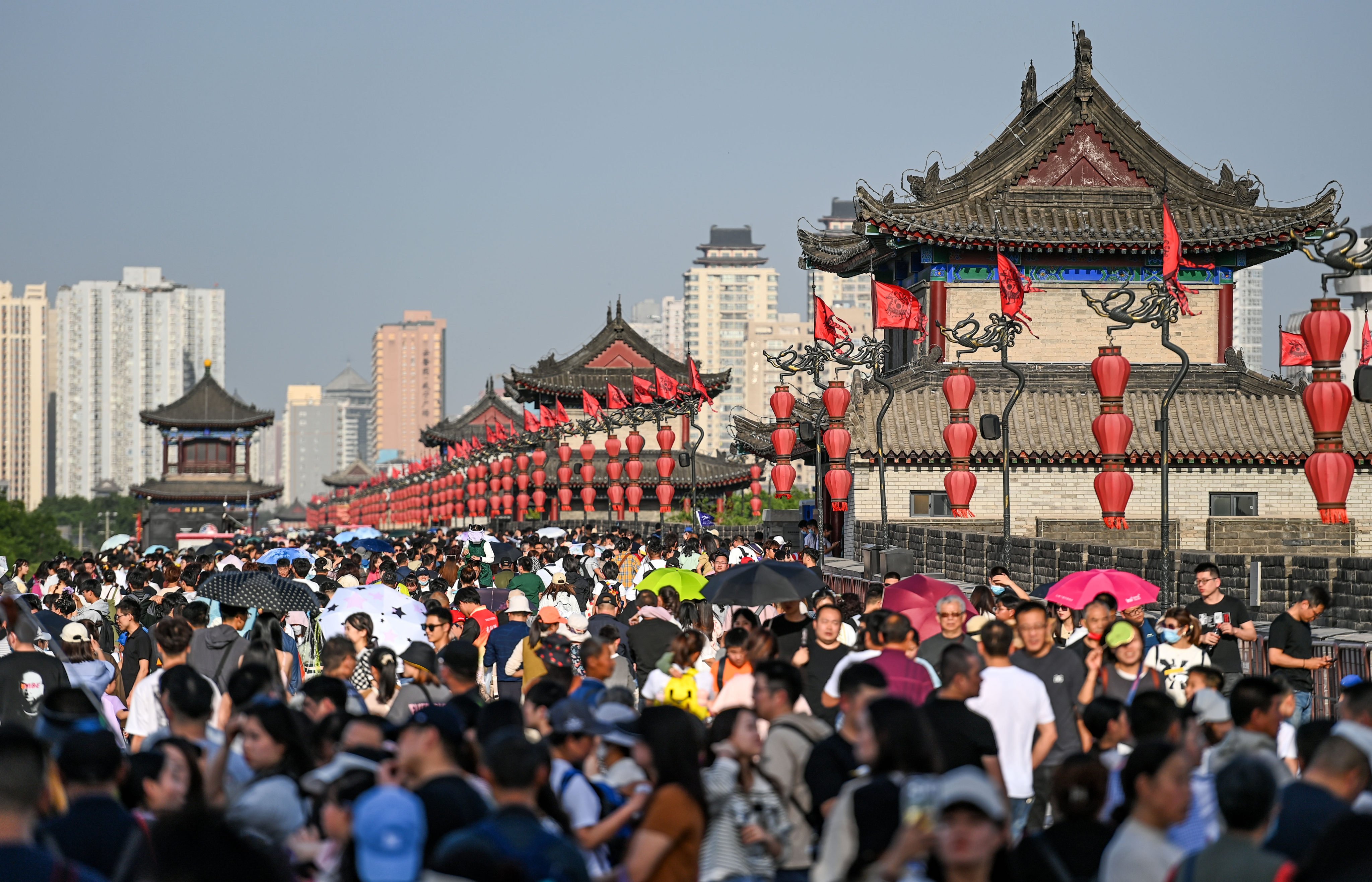 People visit the ancient city wall in Xian in northwest China’s Shaanxi province on April 30.  China’s growing middle class offers a massive market and a strong incentive for foreign companies to remain in the country. Photo: AFP. 