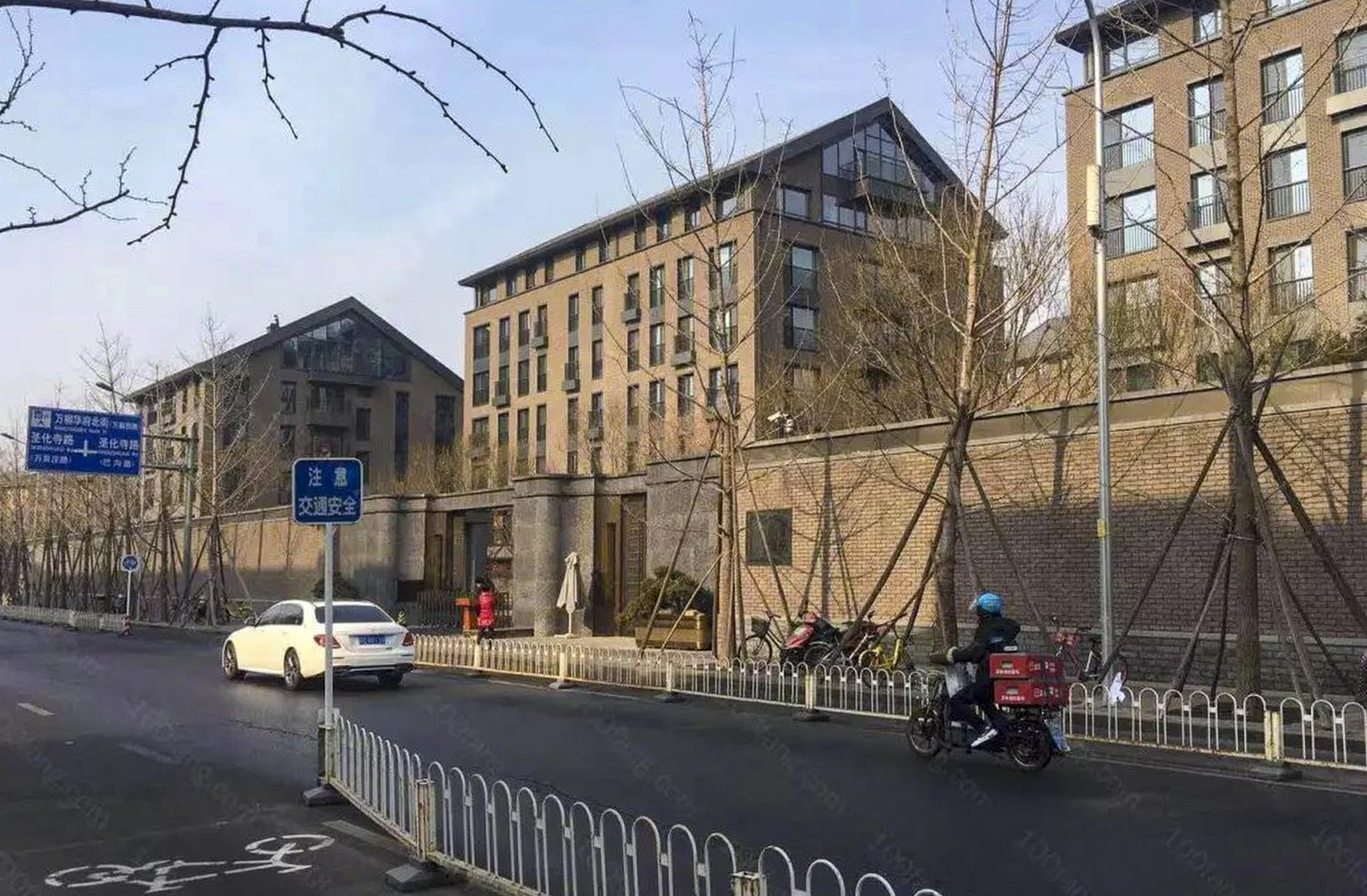 Sitting in the heart of the Haidian district, homes in the super-luxury Wanliu House development are a rarity on the second-hand market. Photo: Weibo