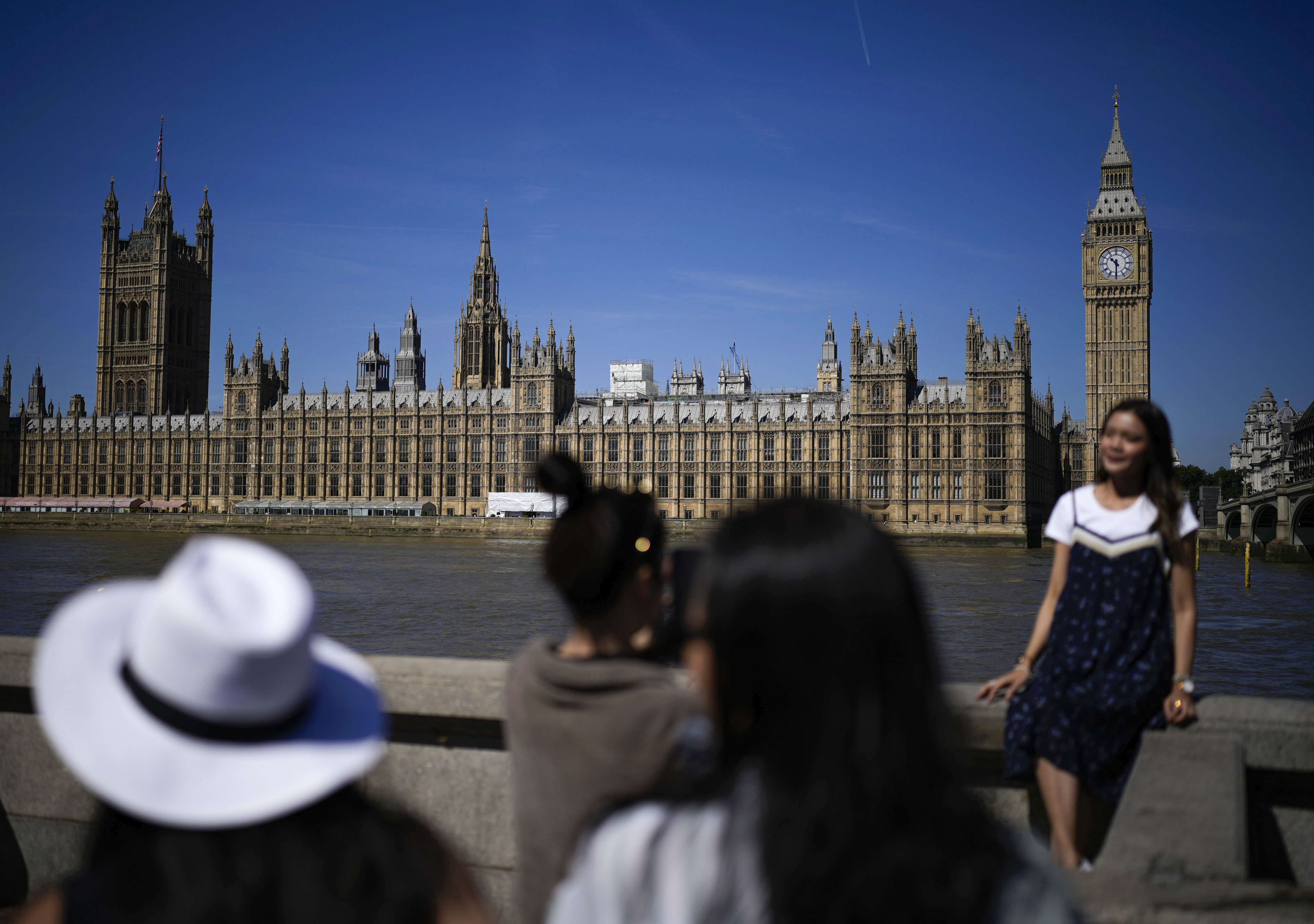 Visitors in Britain on the south bank of the River Thames. The country has been a popular choice for migrating Hongkongers under a BN(O) scheme. Photo: AP