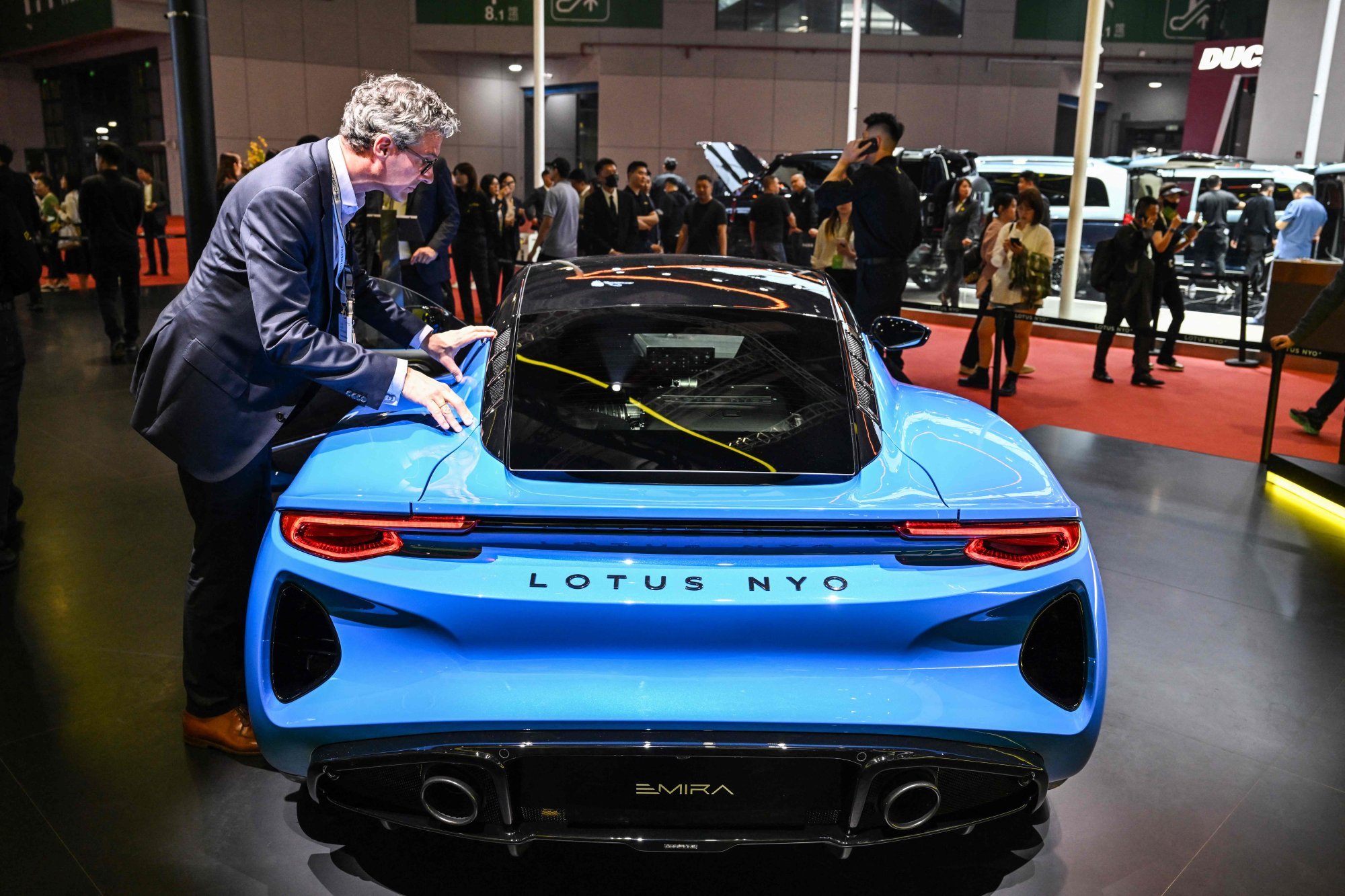 Looks like a supercar, but at half the price: meet the Lotus Emira – Geely's  British brand releases its last gas-powered sports model before going  electric, and it will only set you