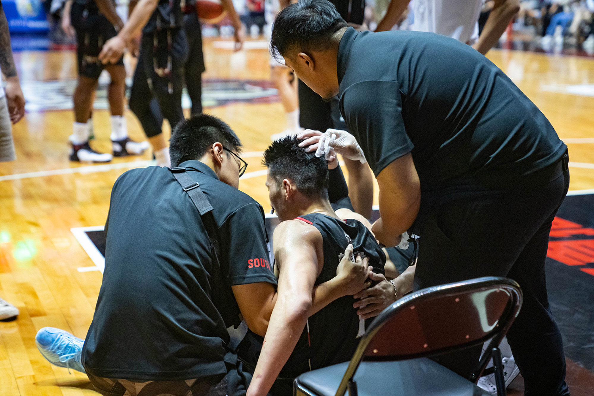 Former Knicks sensation Jeremy Lin suffers apparent head injury in scary  fall during Taiwan basketball game