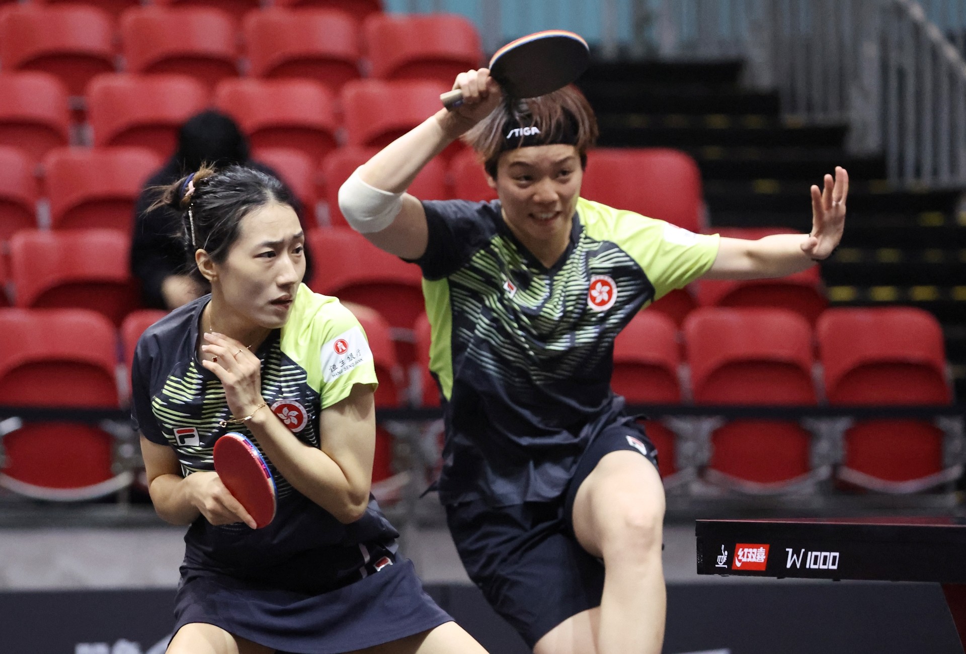 Zhu Chengzhu (left) and Doo Hoi-kem in action. Photo: World Table Tennis