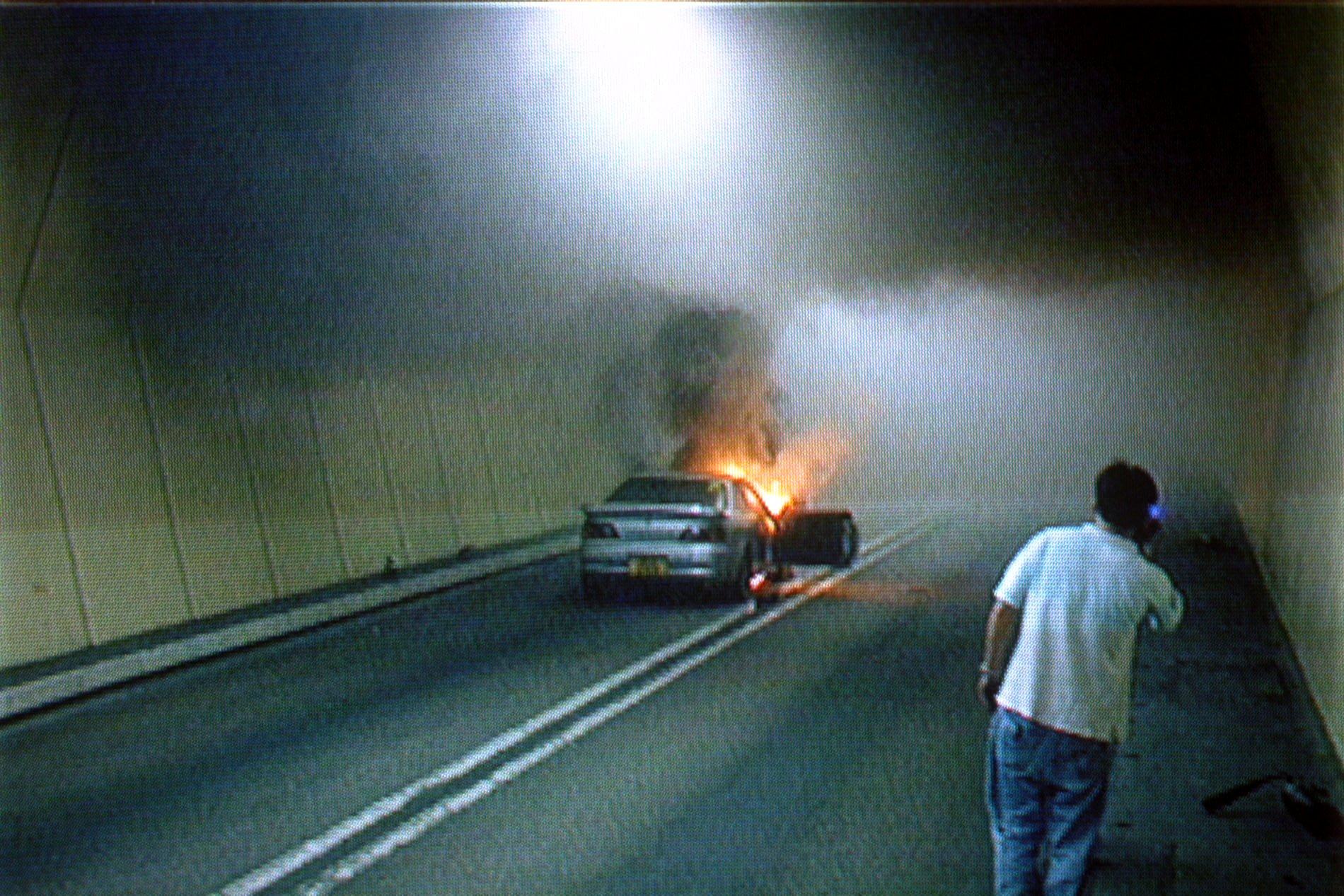 The car that caught fire in the middle of the Kowloon-bound section of Hong Kong’s Cross-Harbour Tunnel on May 29, 2000. Photo: SCMP