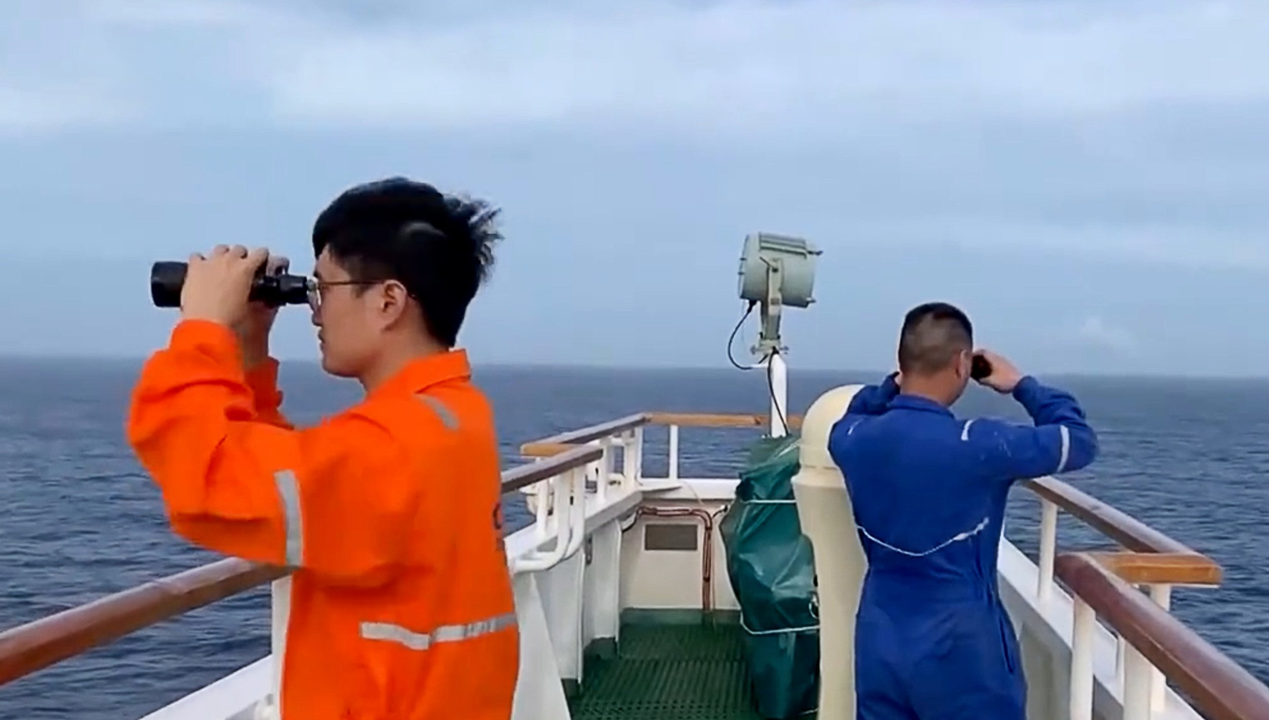 The Lupeng Yuanyu 028, a distant-water fishing vessel, capsized on Tuesday morning with 17 Chinese sailors, 17 Indonesians and five Filipinos on board. The exact location and the cause of the incident remains unclear. Photo: CCTV