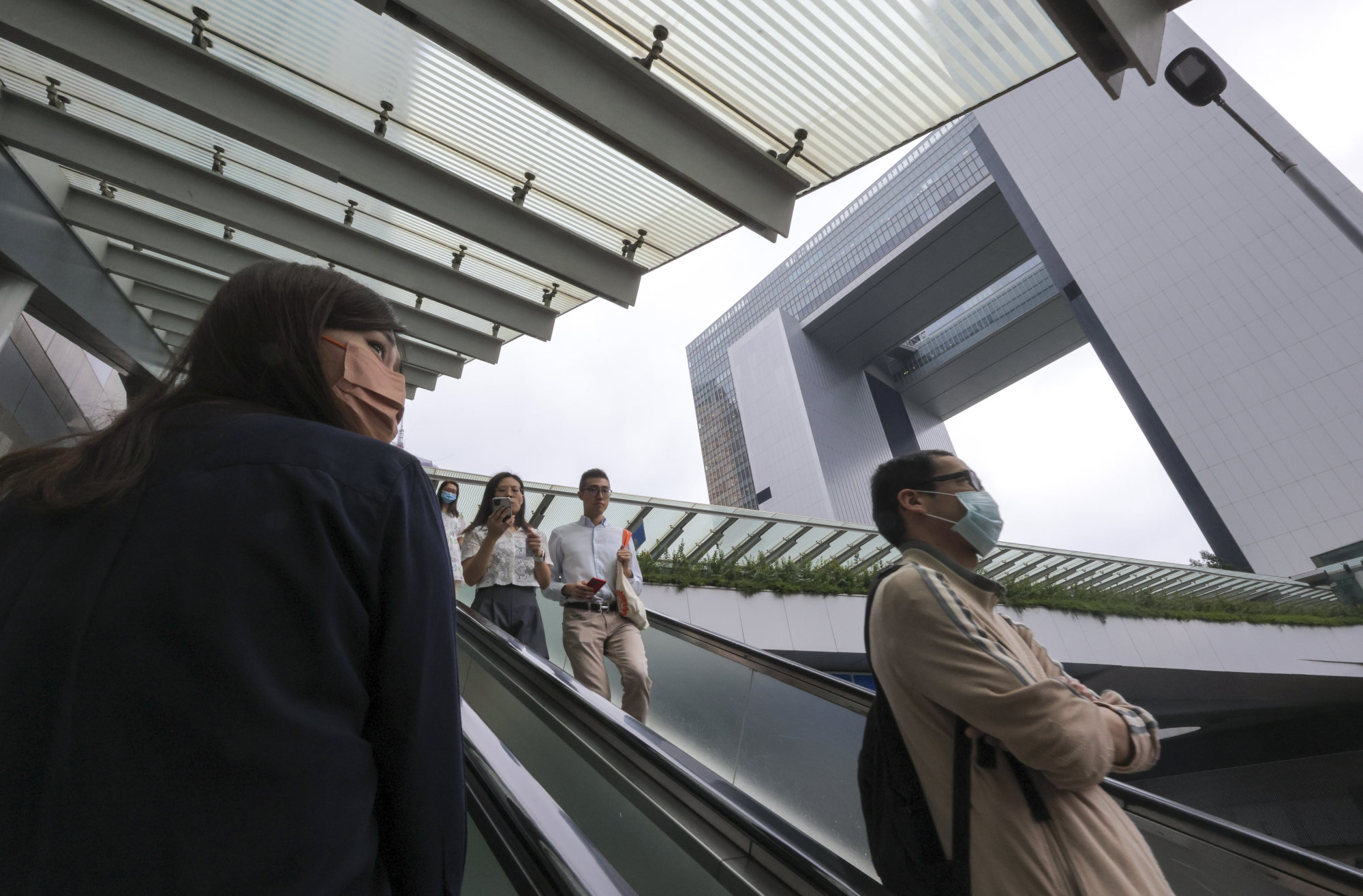 Civil servants could receive a salary increase of up to 4.65 per cent. Photo: Jelly Tse Civil servants could receive a salary increase of up to 4.65 per cent. Photo: Jelly Tse