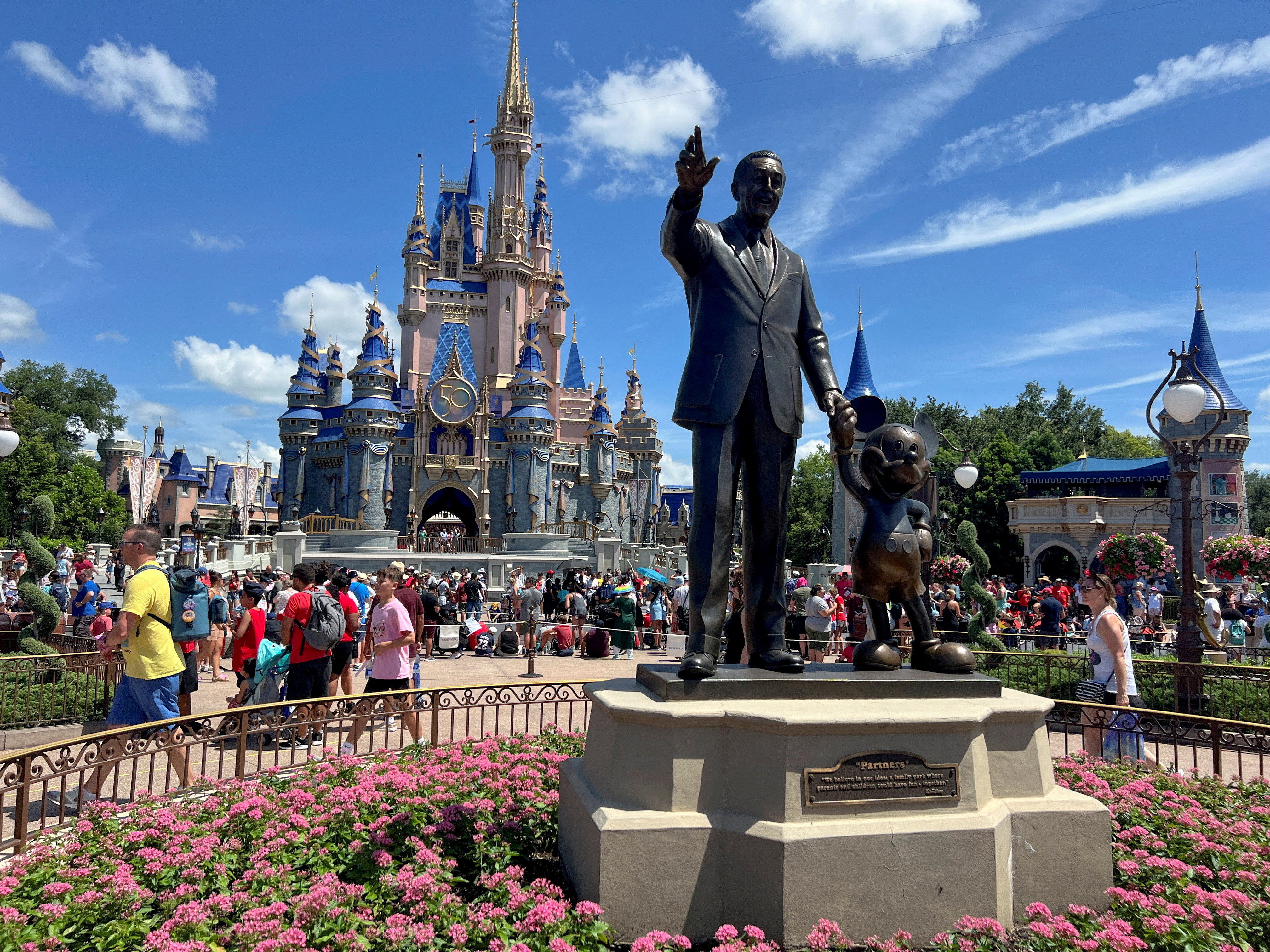 People gather at the Magic Kingdom theme park before the “Festival of Fantasy” parade at Walt Disney World in Orlando, Florida, in July 2022. Photo: Reuters