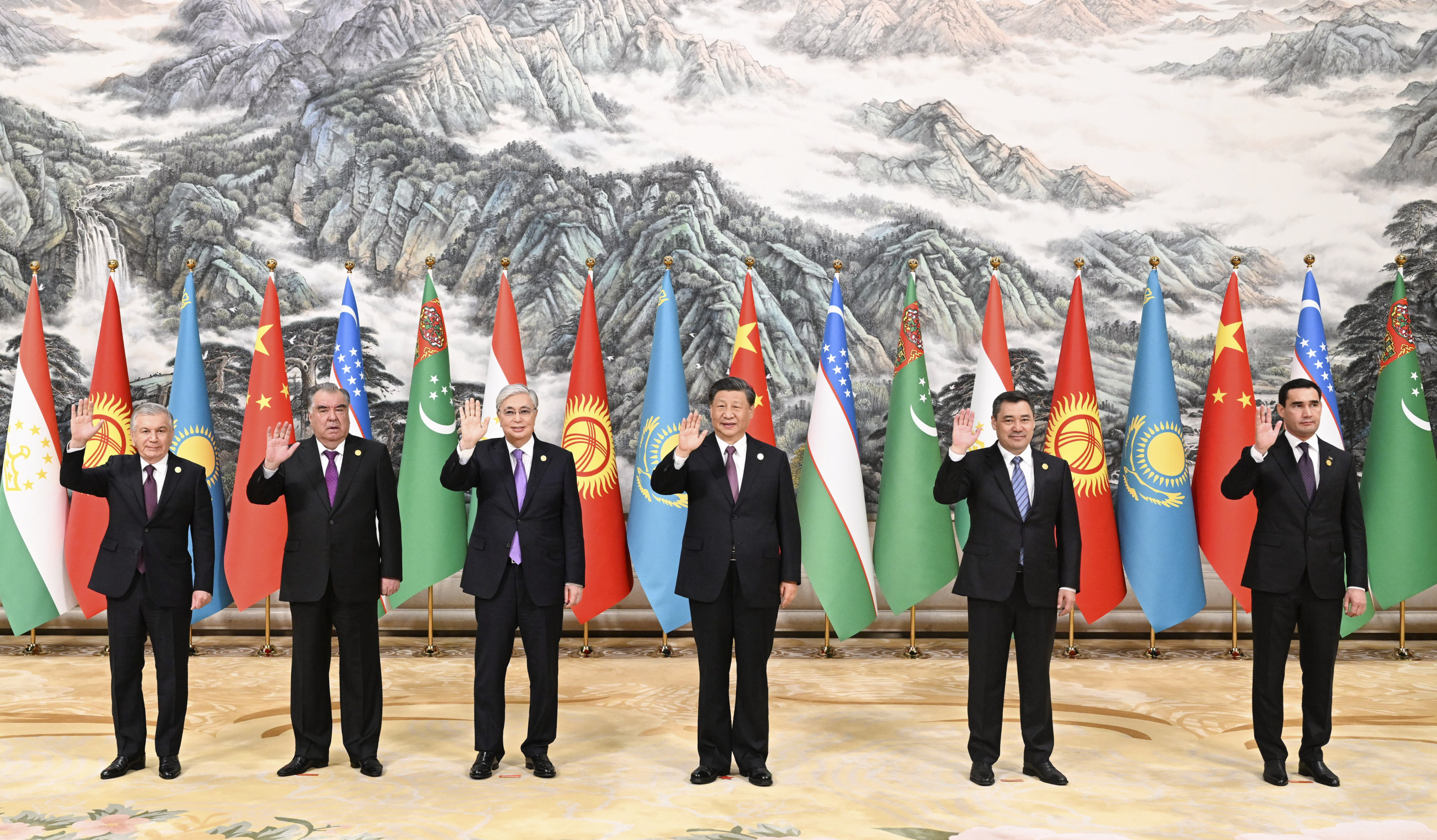 Chinese President Xi Jinping (third from right) underscored the historical and practical links between China and central Asian states during the summit in Xian. Photo: Xinhua