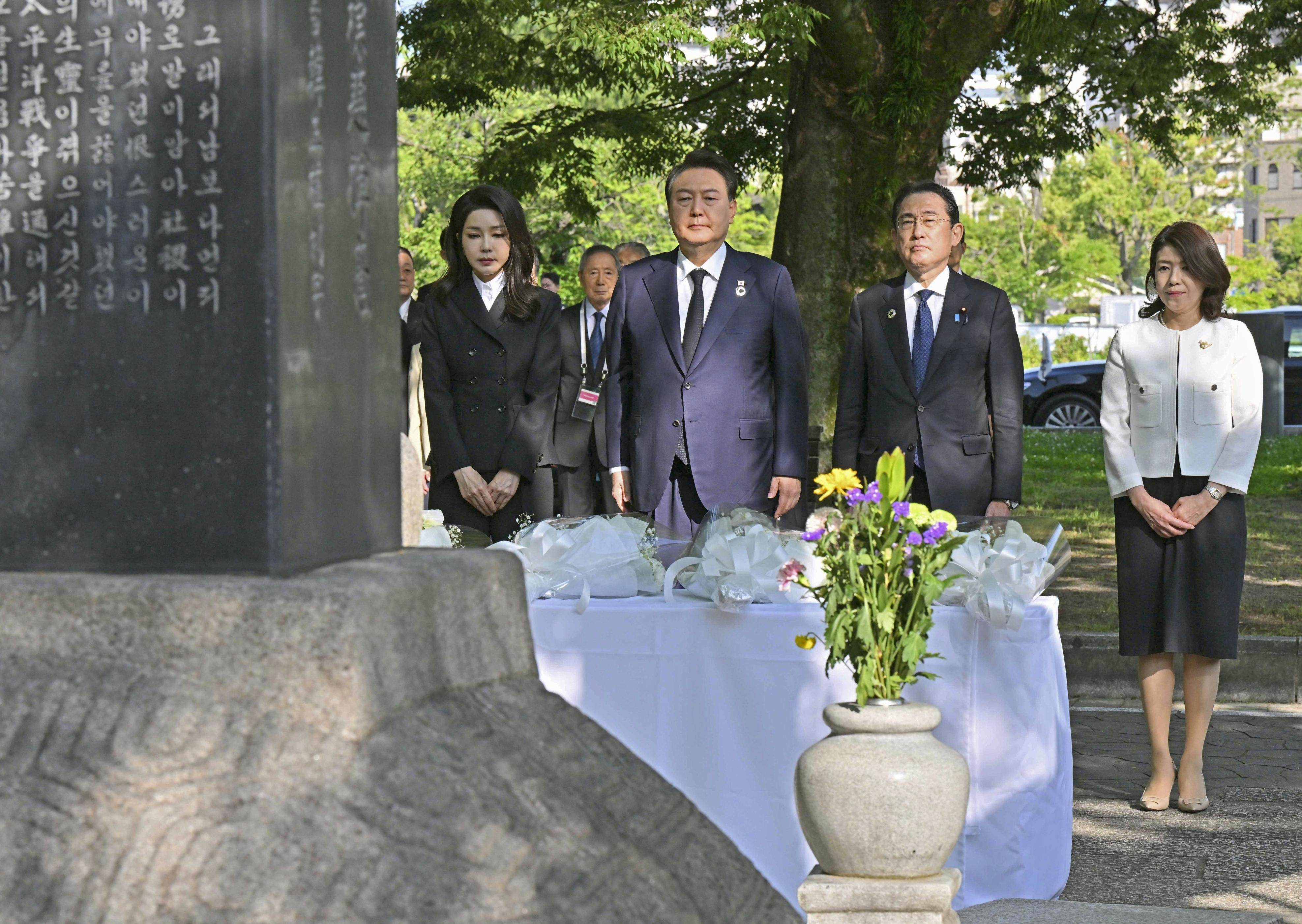 Japanese Prime Minister Fumio Kishida (second from right), South Korean President Yoon Suk-yeol (second from left) and their wives offer flowers to the cenotaph for Korean victims of the 1945 US atomic bombing of Hiroshima in the Peace Memorial Park on Sunday. Photo: Kyodo
