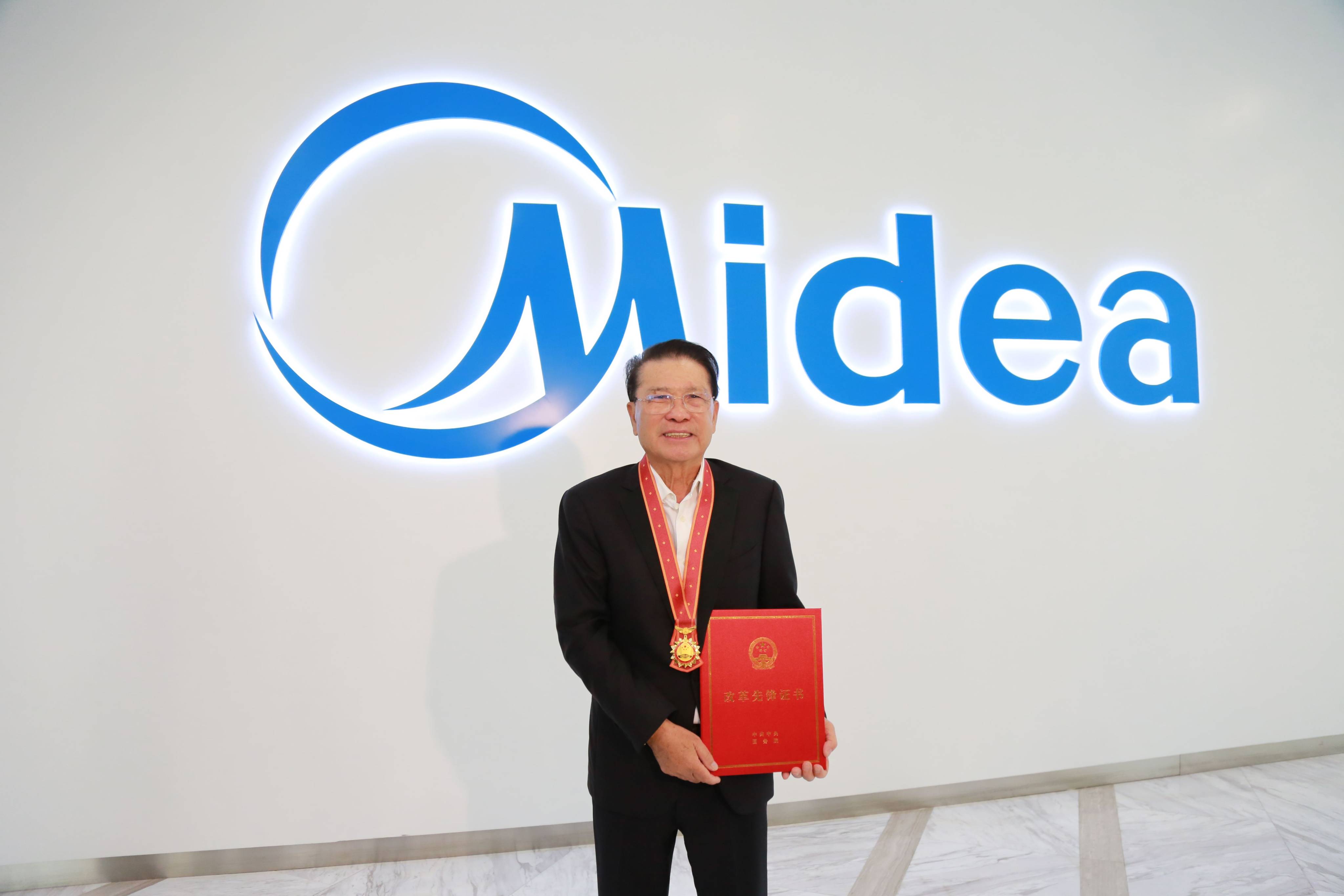 He Xiangjian, founder and largest shareholder of home appliances giant Midea Group, wants China’s younger generation to to help shore up local scientific research. Photo: itouchtv.cn