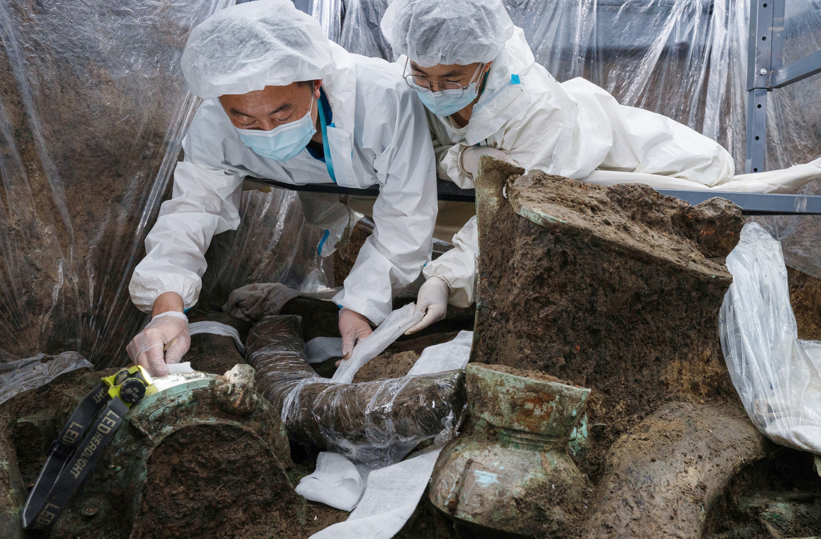 Archeologists work on relics at the Sanxingdui ruins site in Sichuan province. Photo:  Captured from CCTV