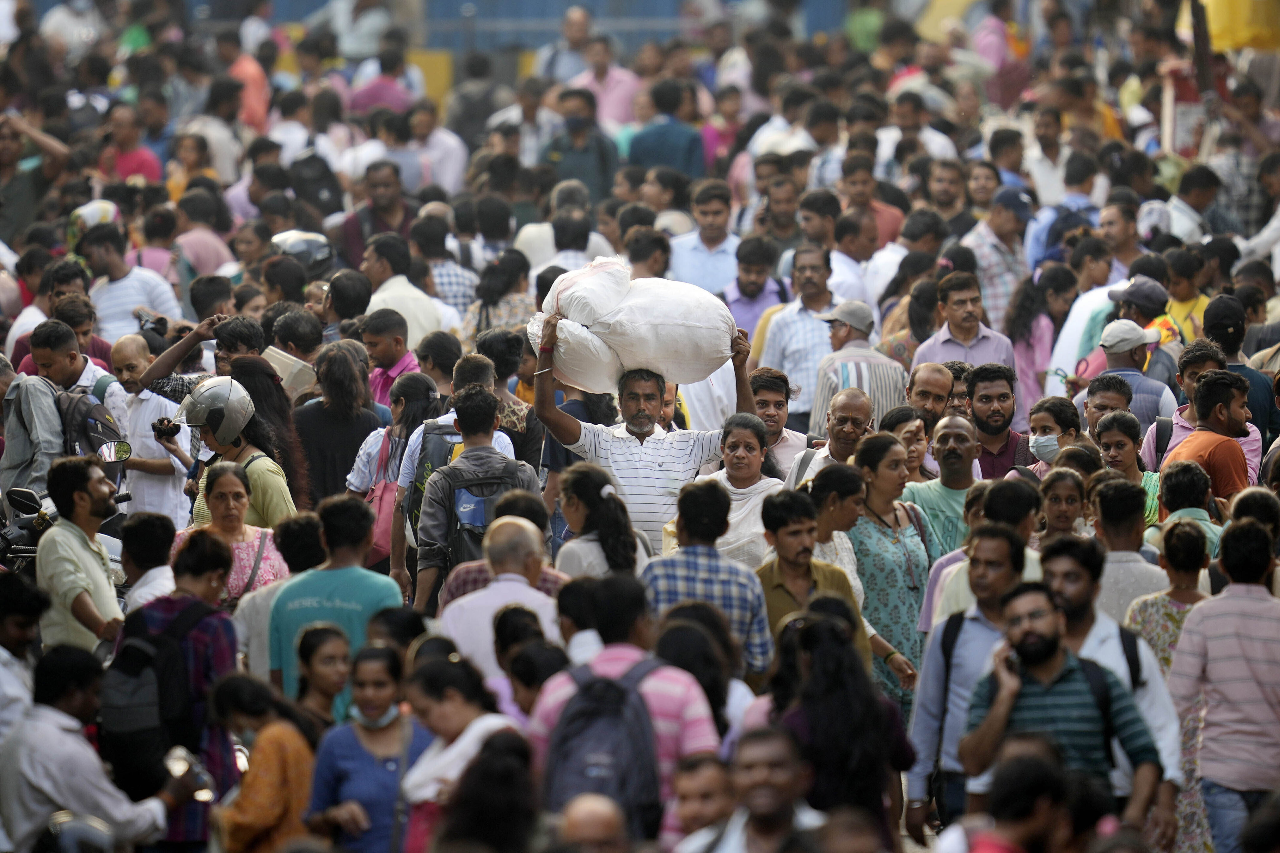 People throng a market place in Mumbai on April 24. The United Nations says India will become the world’s most populous country this year as it eclipses an ageing China, though constant revisions to its population estimates have eroded the UN population agency’s credibility among some observers. Photo: AP