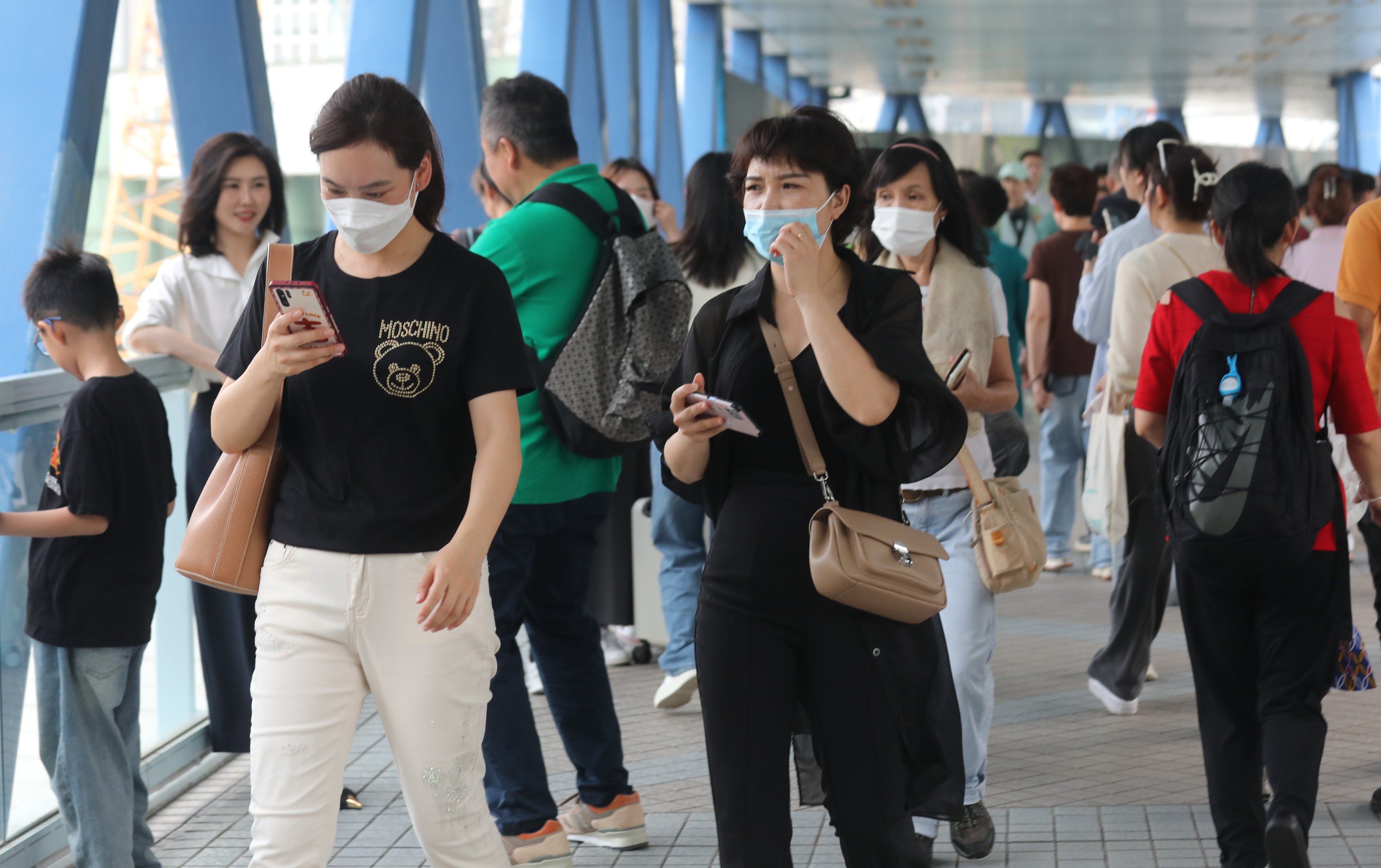 Hong Kong’s flu season ends, but residents are asked to stay vigilant. Photo: Xiaomei Chen