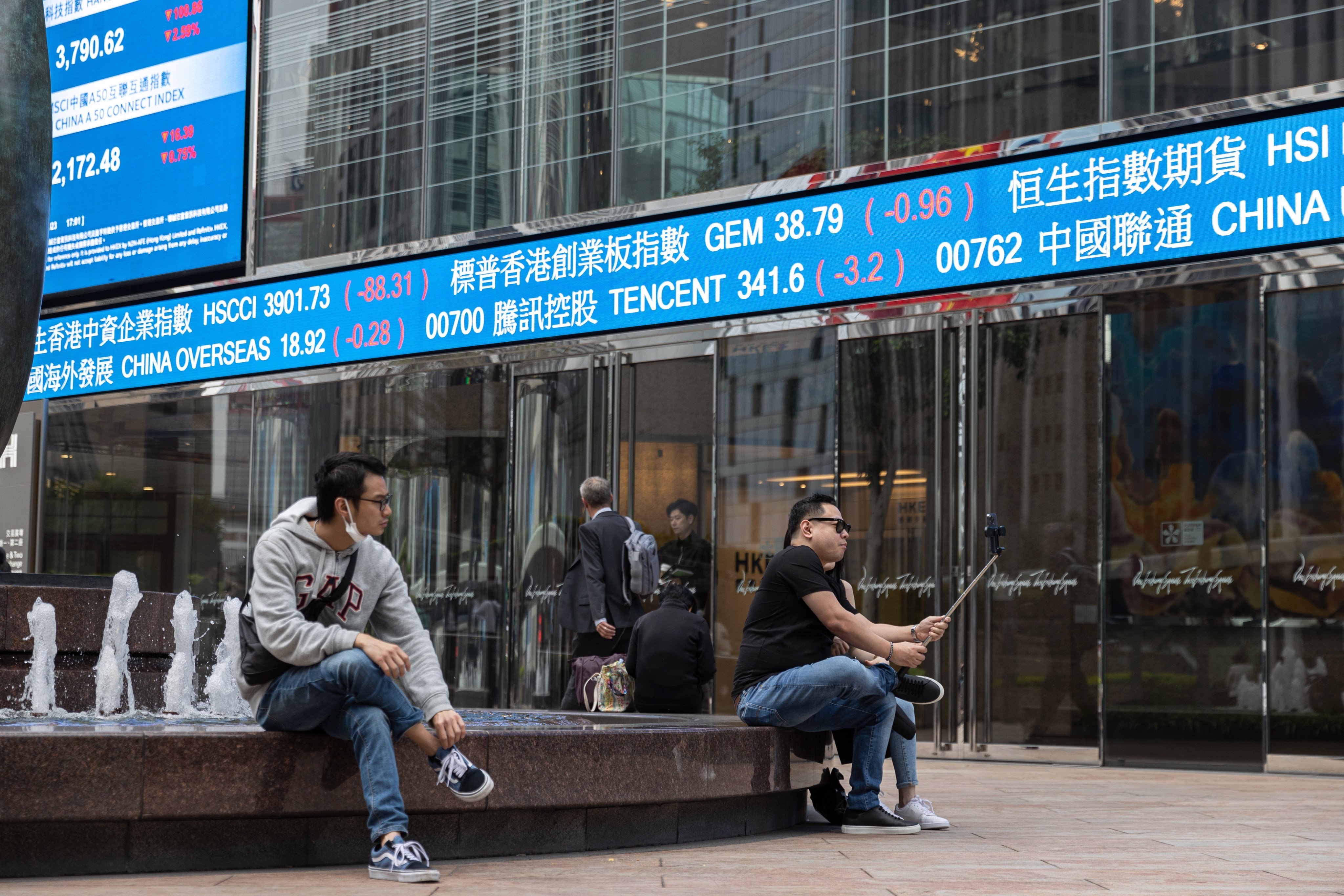 The Hang Seng Index was heading towards a third weekly loss on Thursday. Photo: EPA-EFE