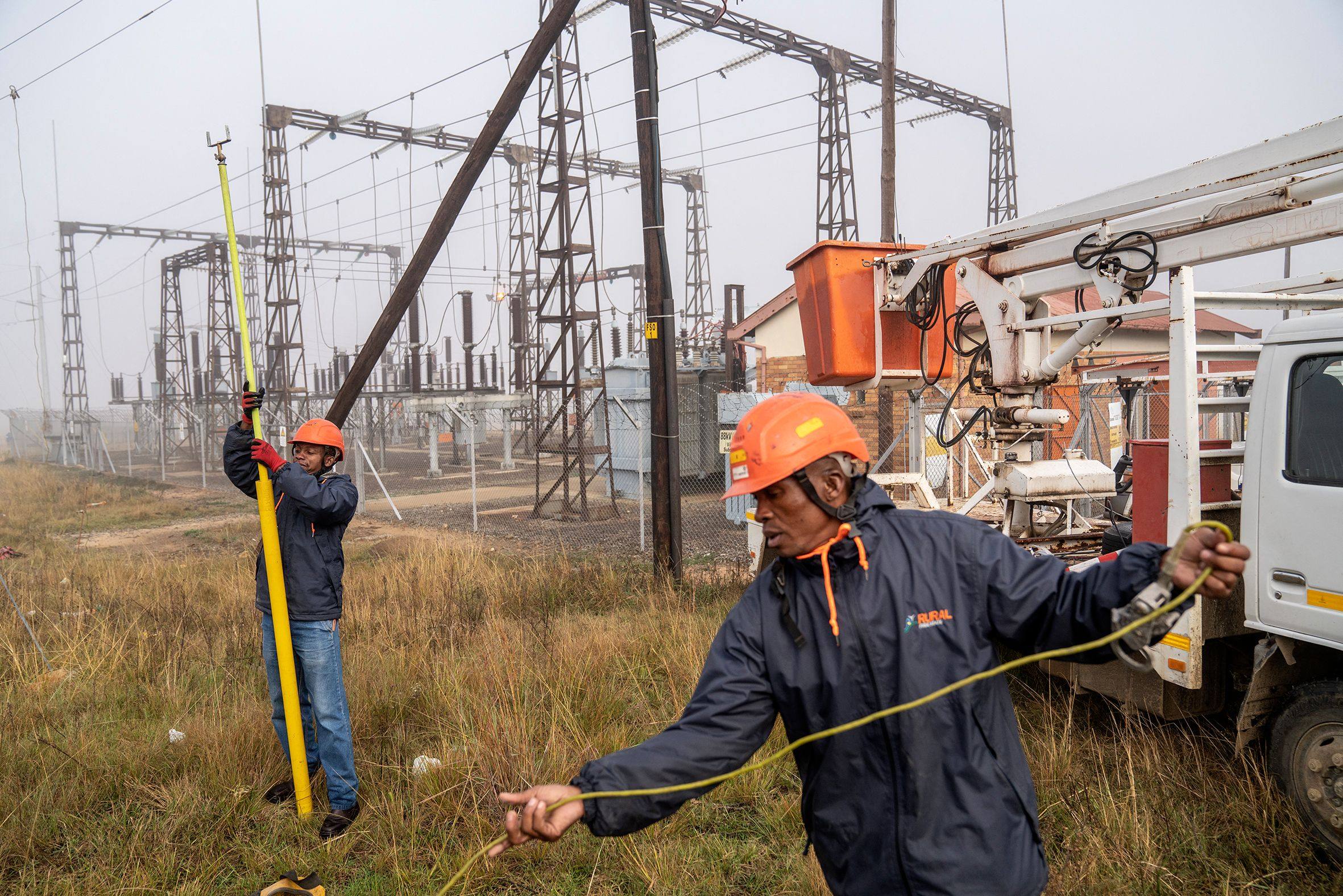Workers conduct maintenance on the power grid in Villiers, South Africa, on May 10. The European Union’s Global Gateway initiative envisions infrastructure initiatives that can improve connectivity, stimulate trade and raise living standards throughout Africa. Photo: AFP