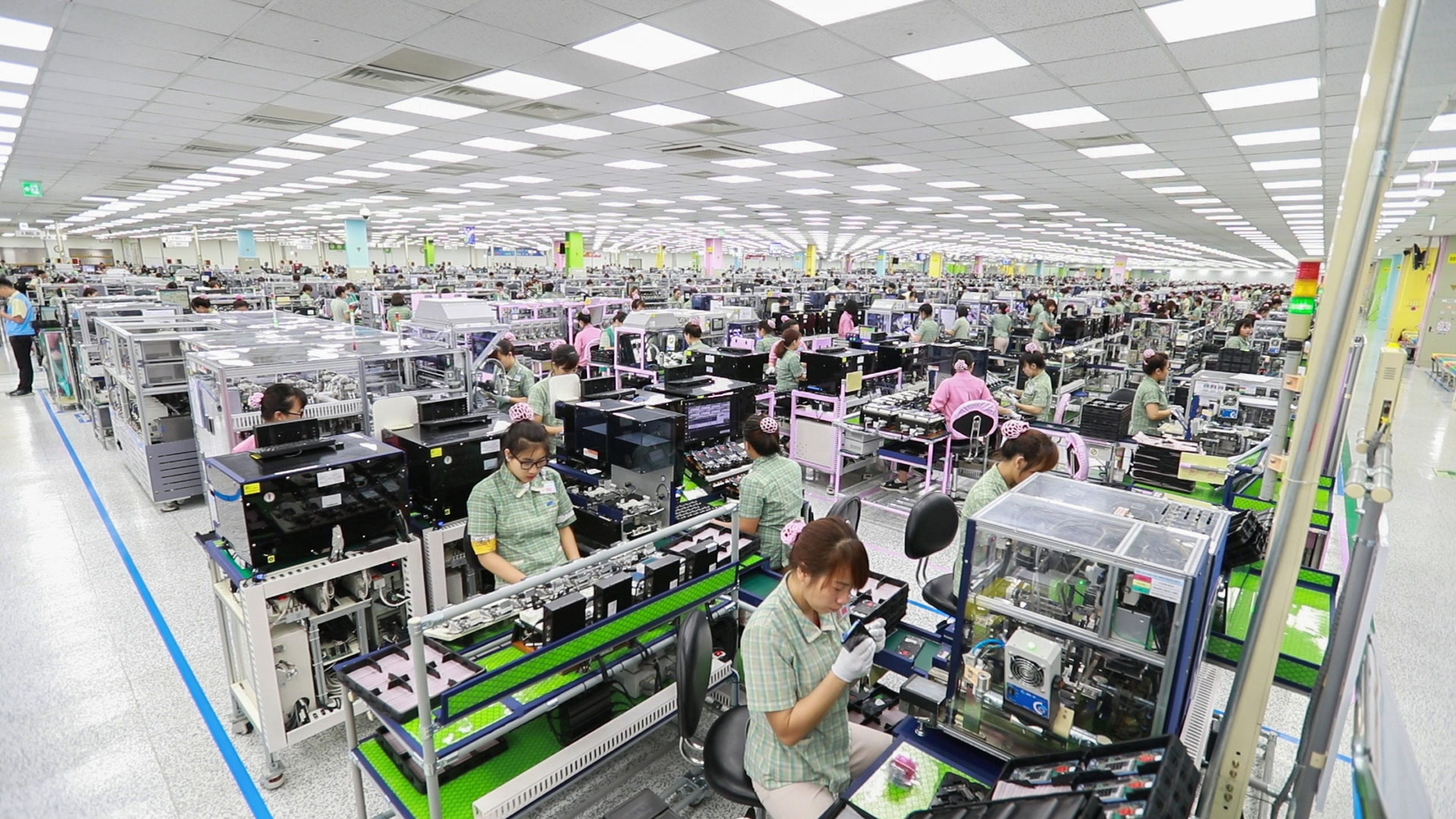 Workers at a Samsung factory in Vietnam, which is now the third-largest chip exporter to the United States. Photo: SCMP